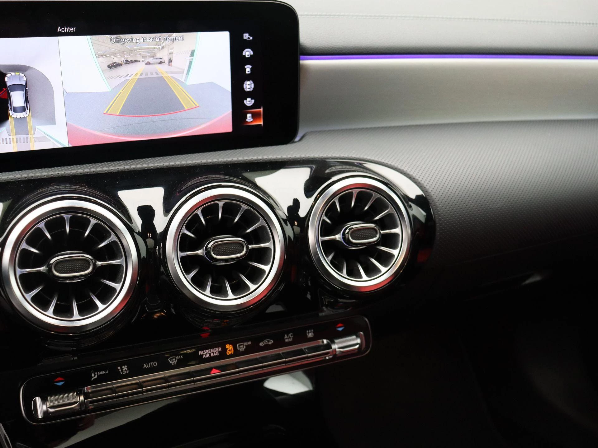 Mercedes-Benz CLA 250 e AMG Line + LEDER + CARPLAY + PANO DAK + HEAD UP + MULTIBEAM