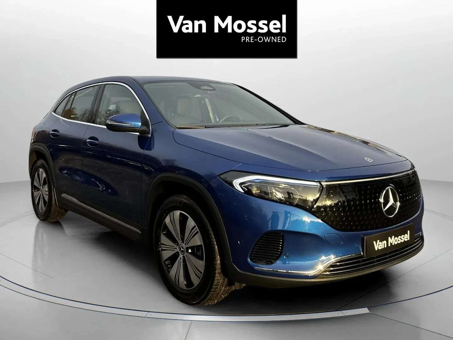 Mercedes-Benz-EQA-image-2