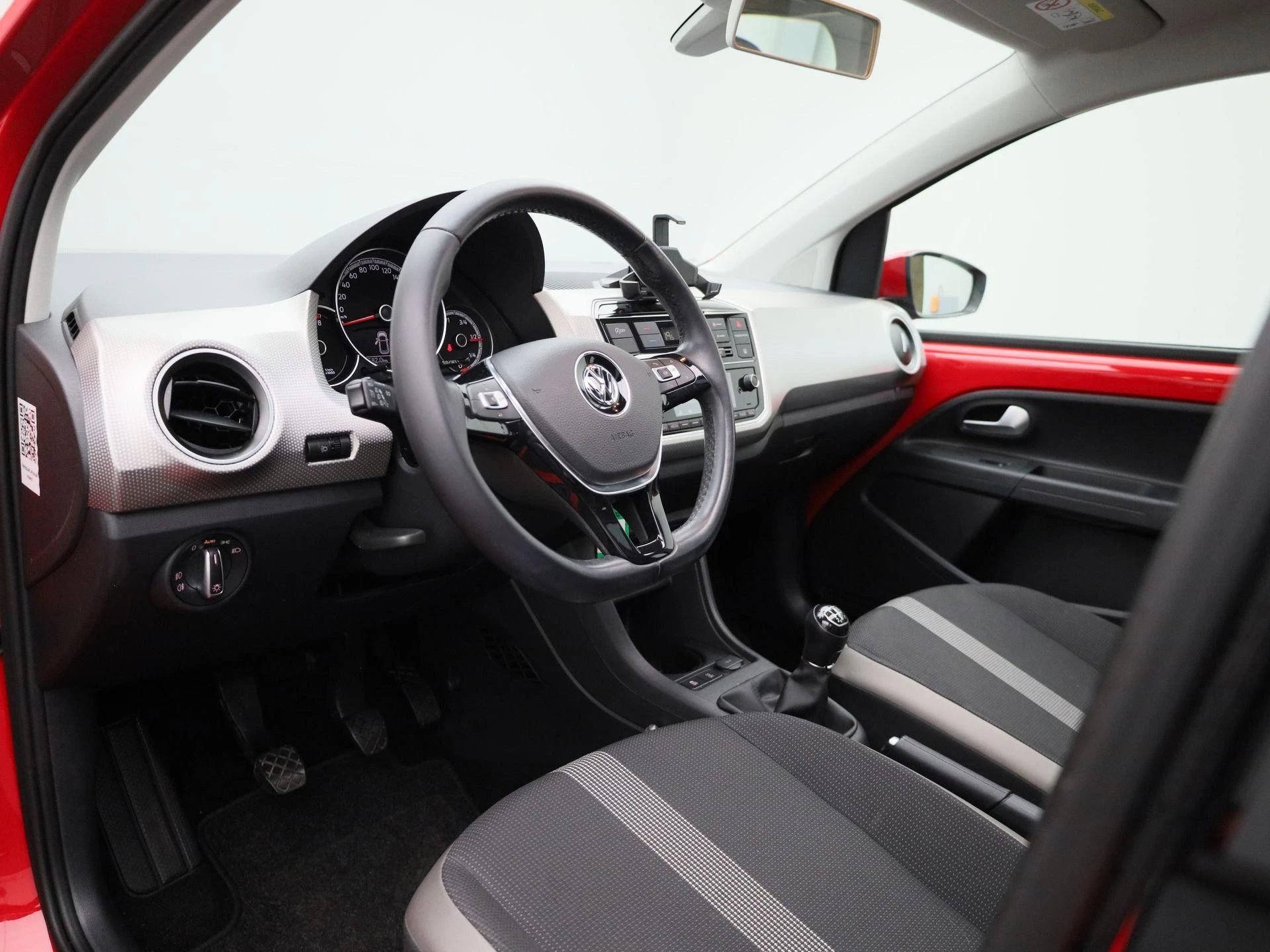 Volkswagen-up!-image-27