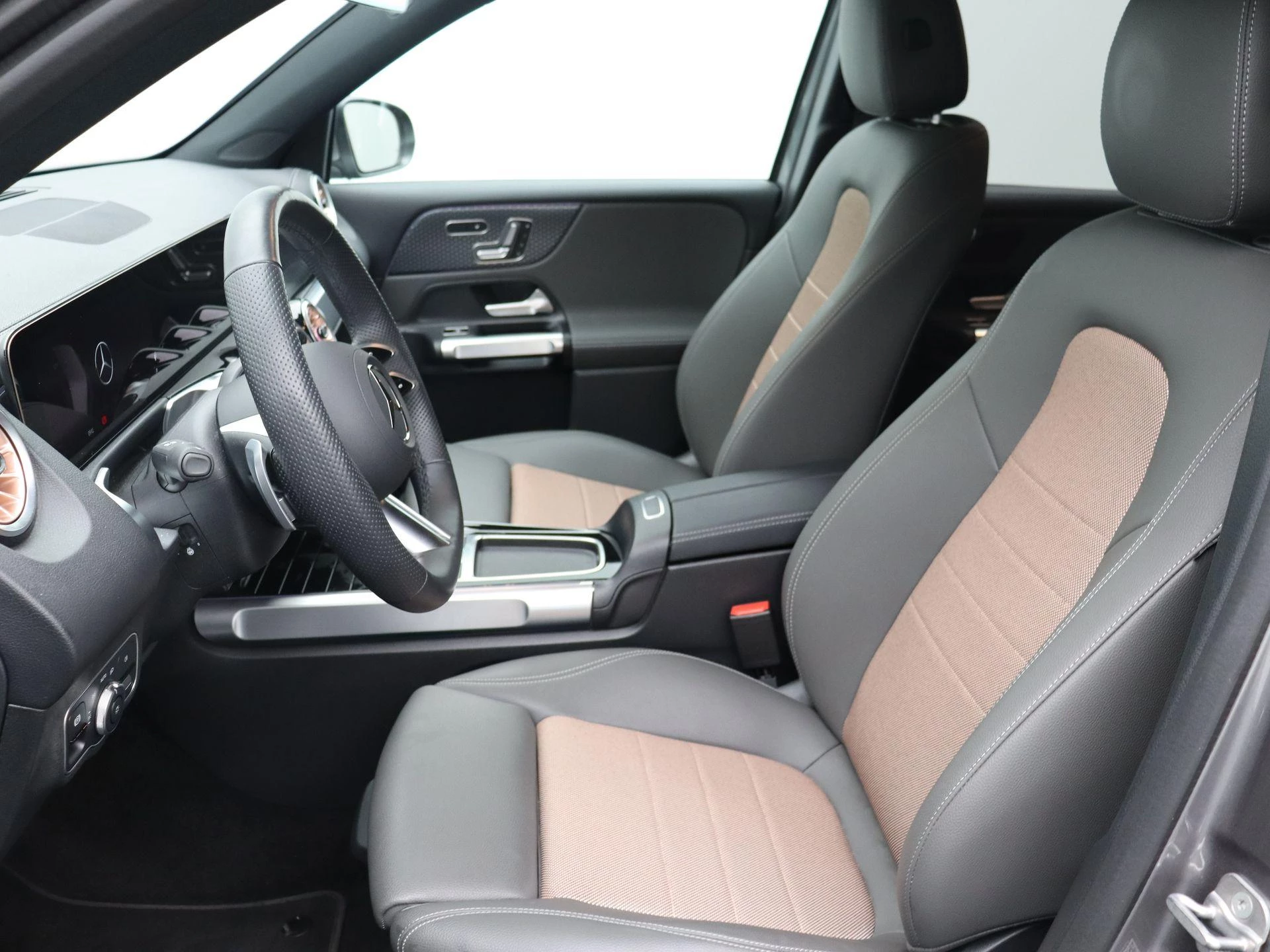 Mercedes-Benz EQB 300 Luxury Line 4Matic + CARPLAY + ELECTRIC ART ADVANCED PLUS +