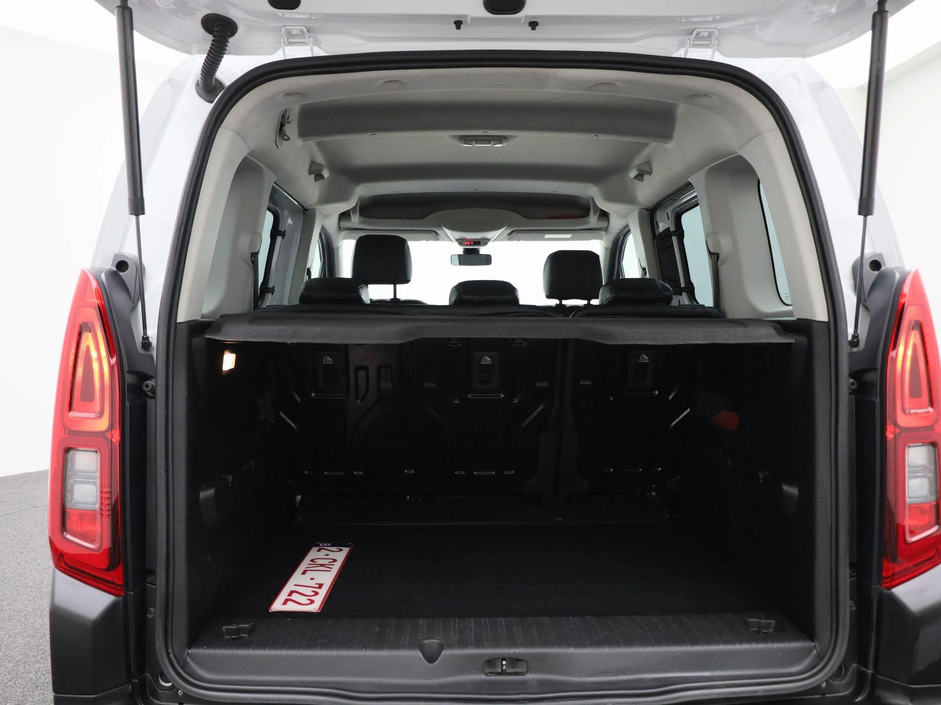 Opel-Combo Life-image-15