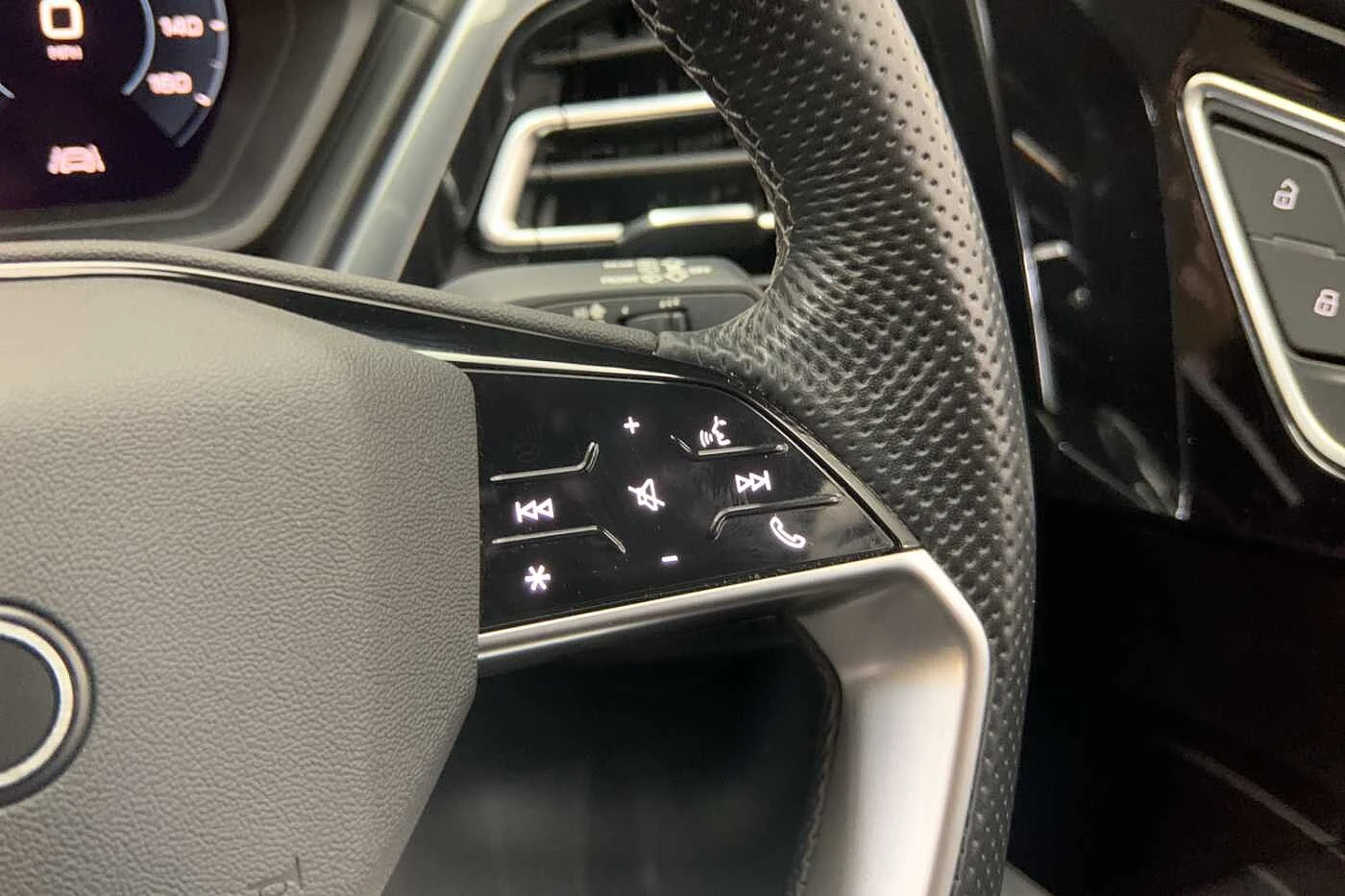 Audi-Q4 e-tron-image-23