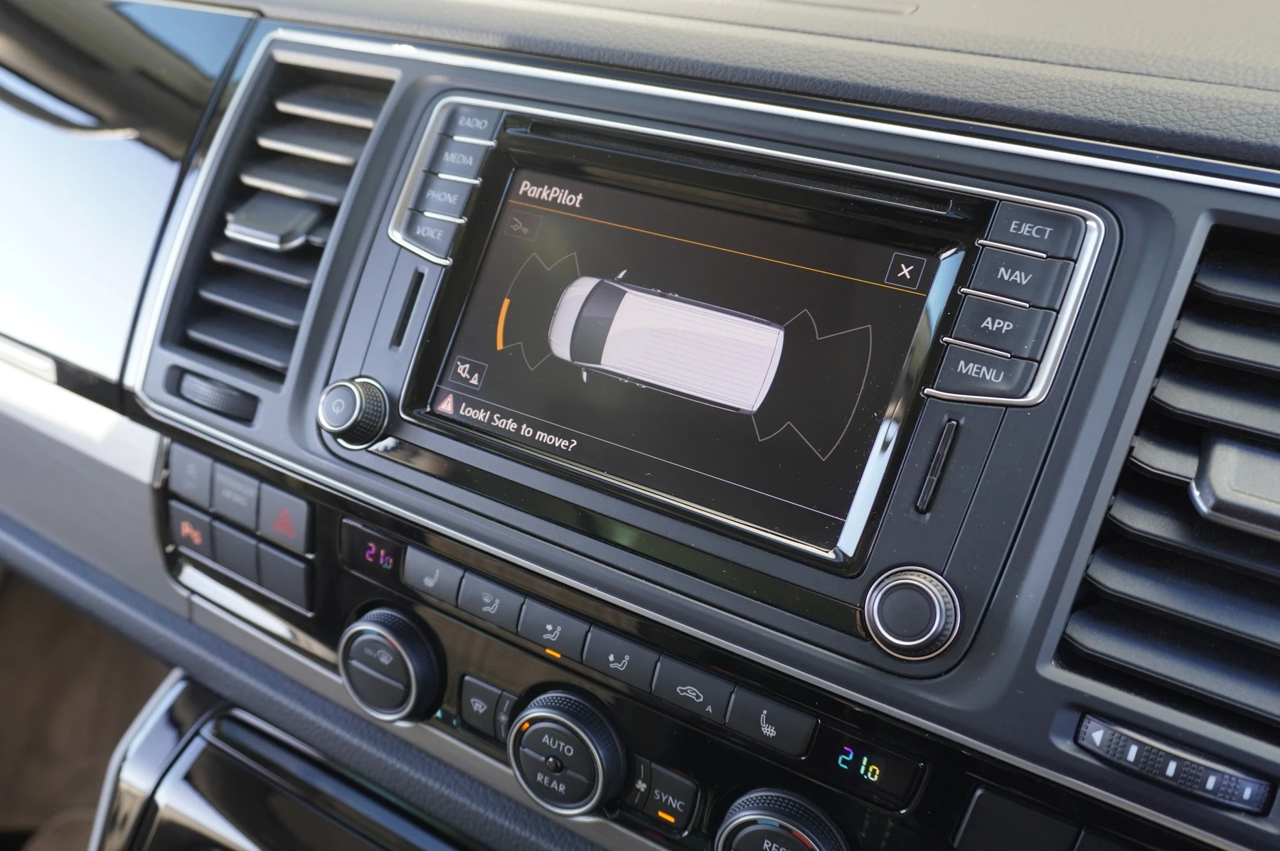 Volkswagen-California-image-25