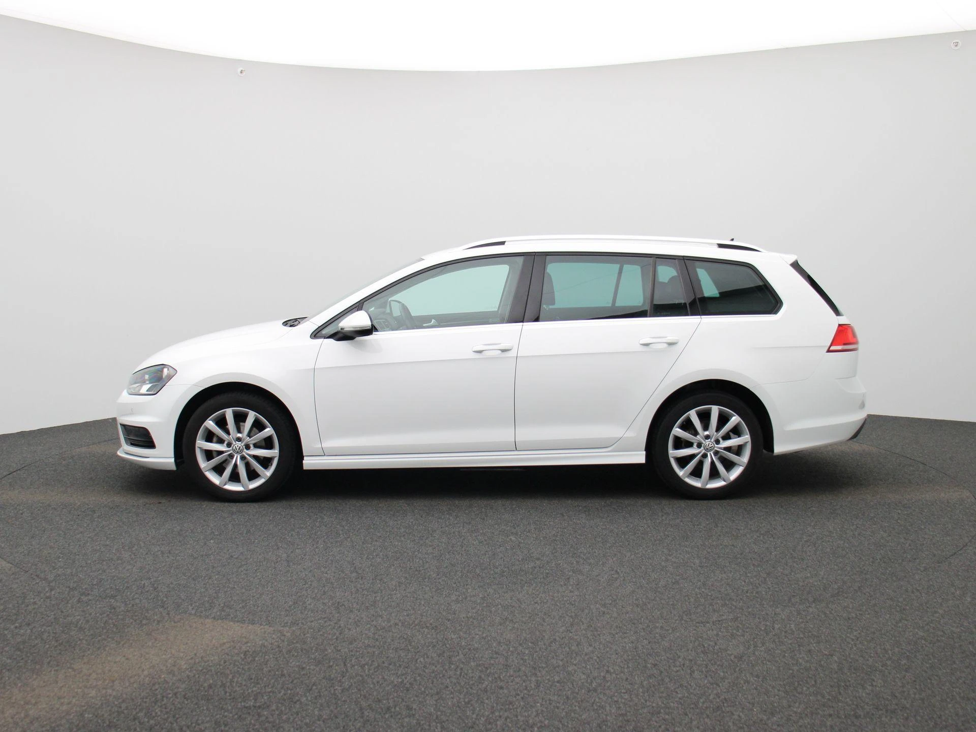 Volkswagen-Golf-image-3