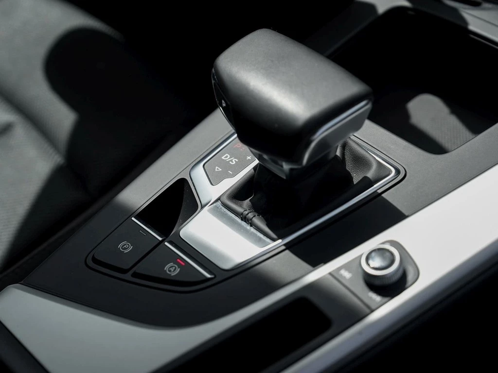 Audi A4 Avant 40 TFSI Navi Matrix ACC AHK Kamera