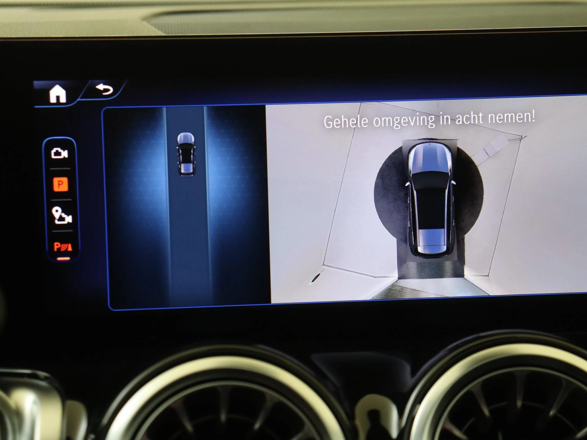 Mercedes-Benz-EQB-image-17