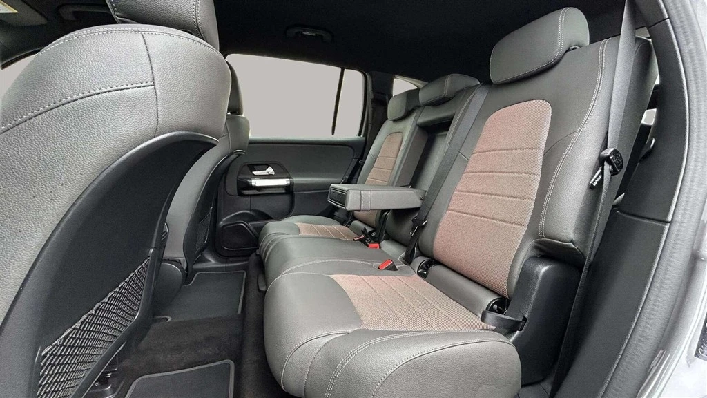 Mercedes-Benz-EQB-image-22