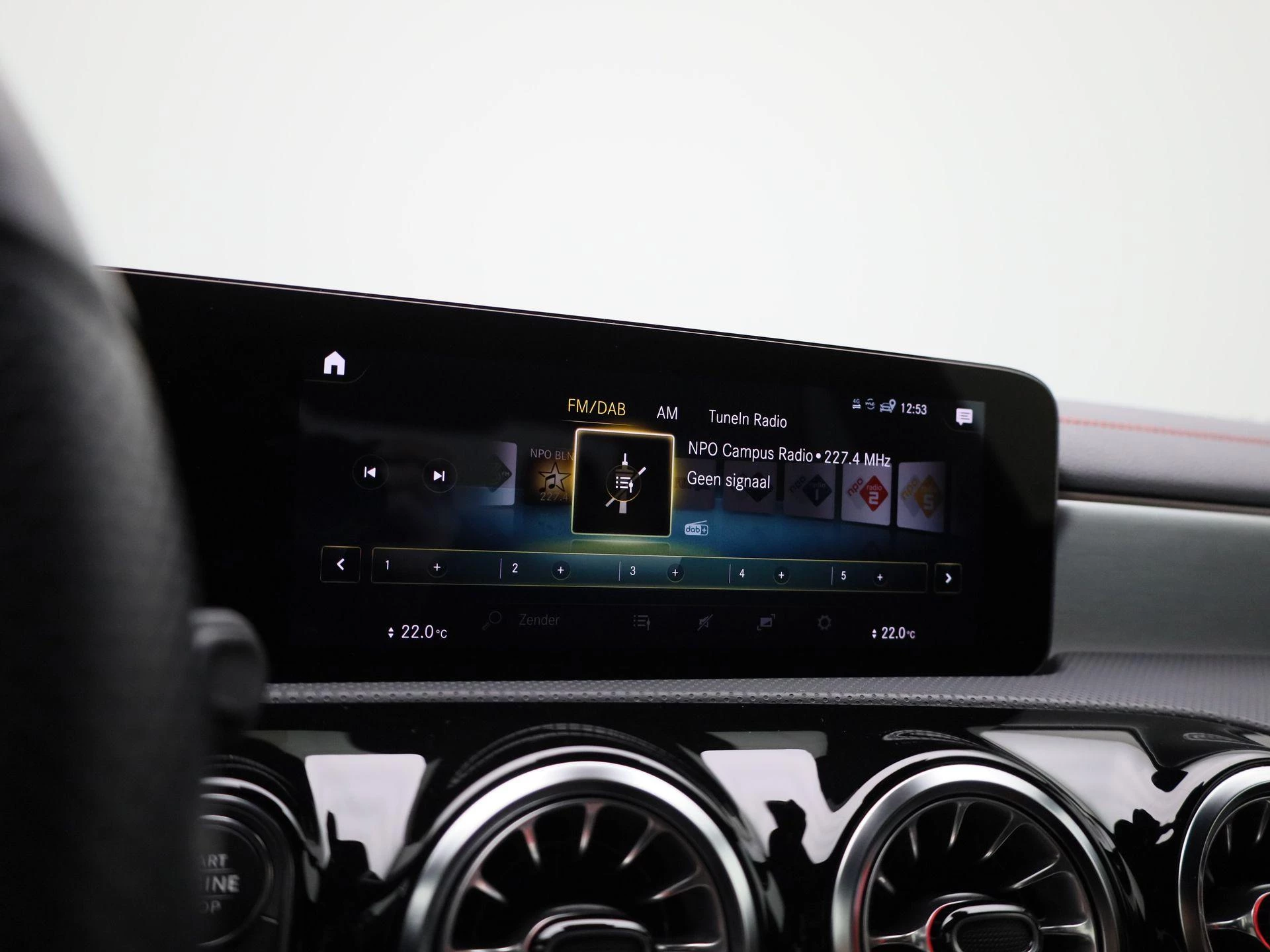 Mercedes-Benz-CLA-image-29