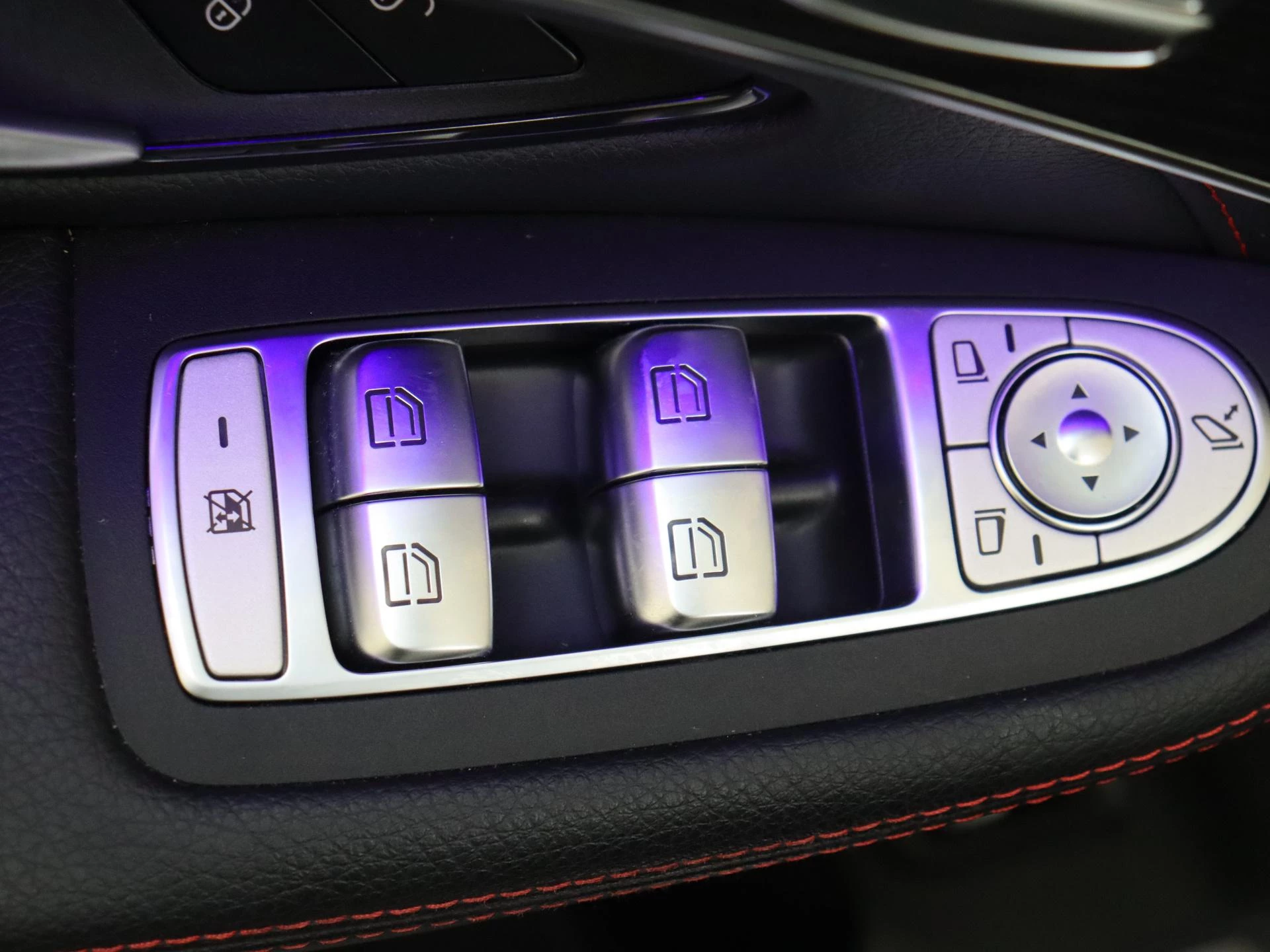Mercedes-Benz-GLC-image-34