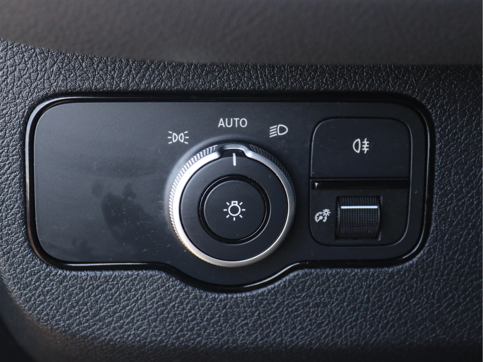 Mercedes-Benz-Sprinter-image-4