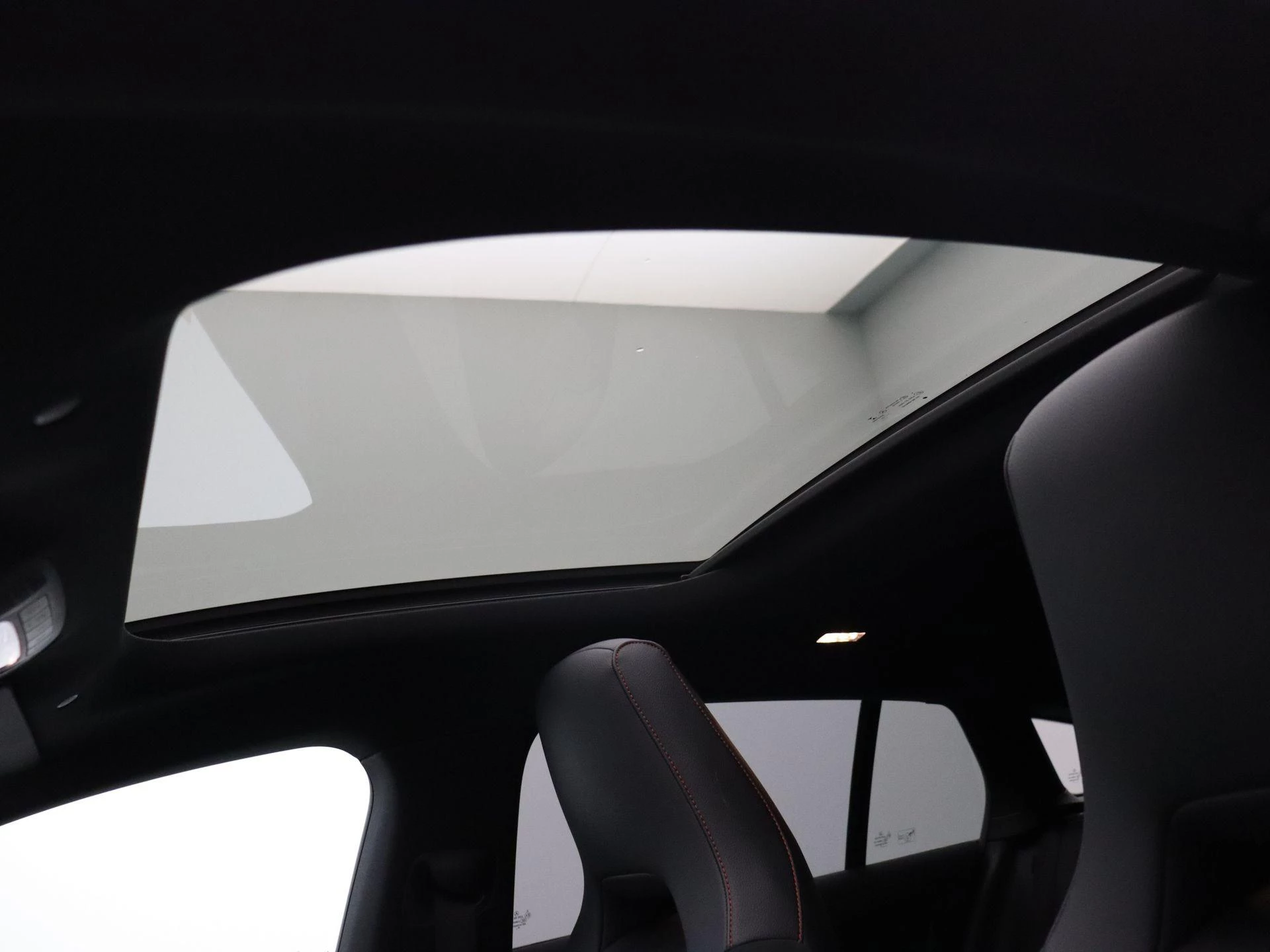 Mercedes-Benz CLA 180 AMG Line Shooting Brake + PANO DAK + MULTIBEAM LED + CARPLAY +