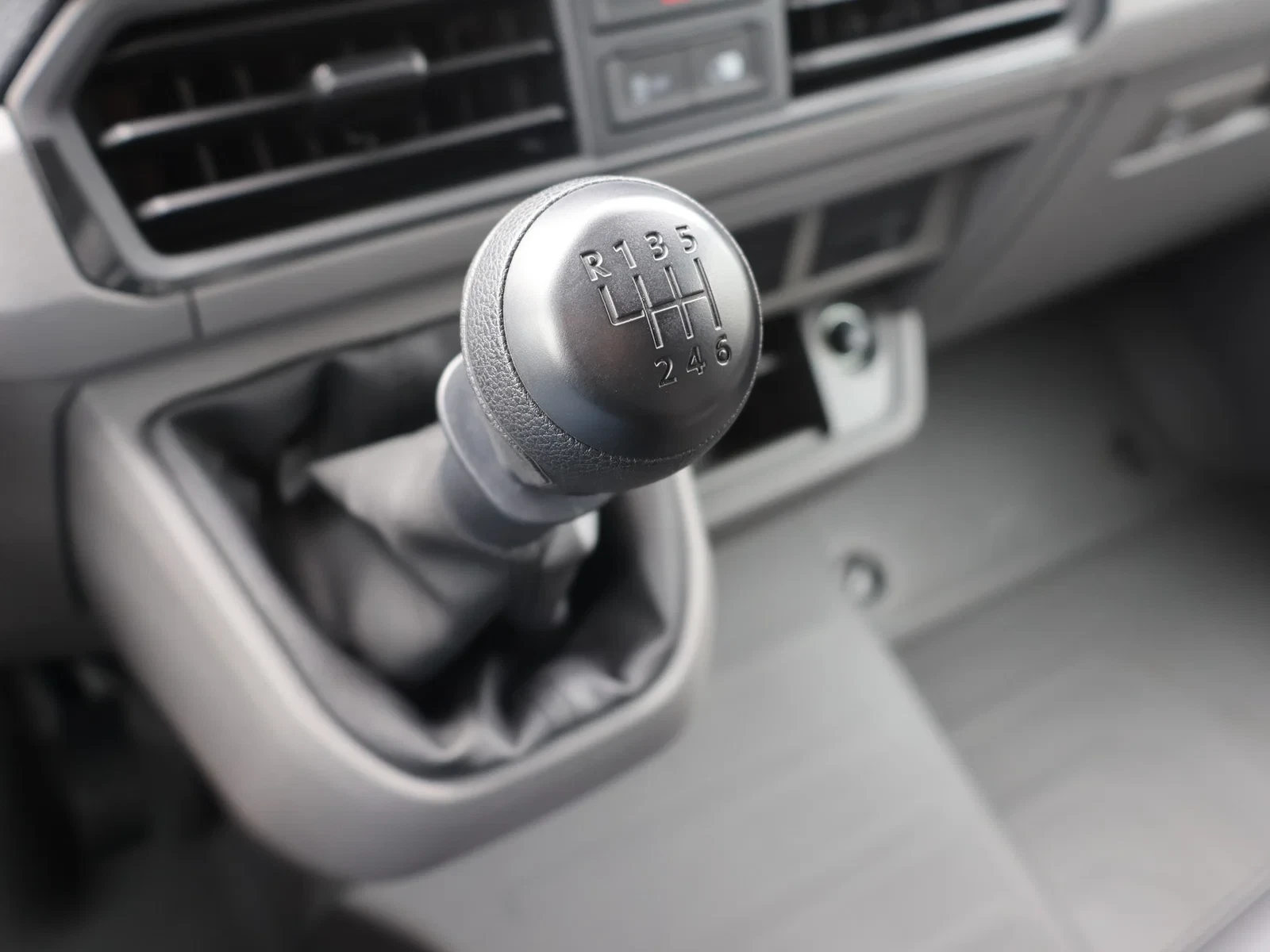 Volkswagen-Crafter-image-9