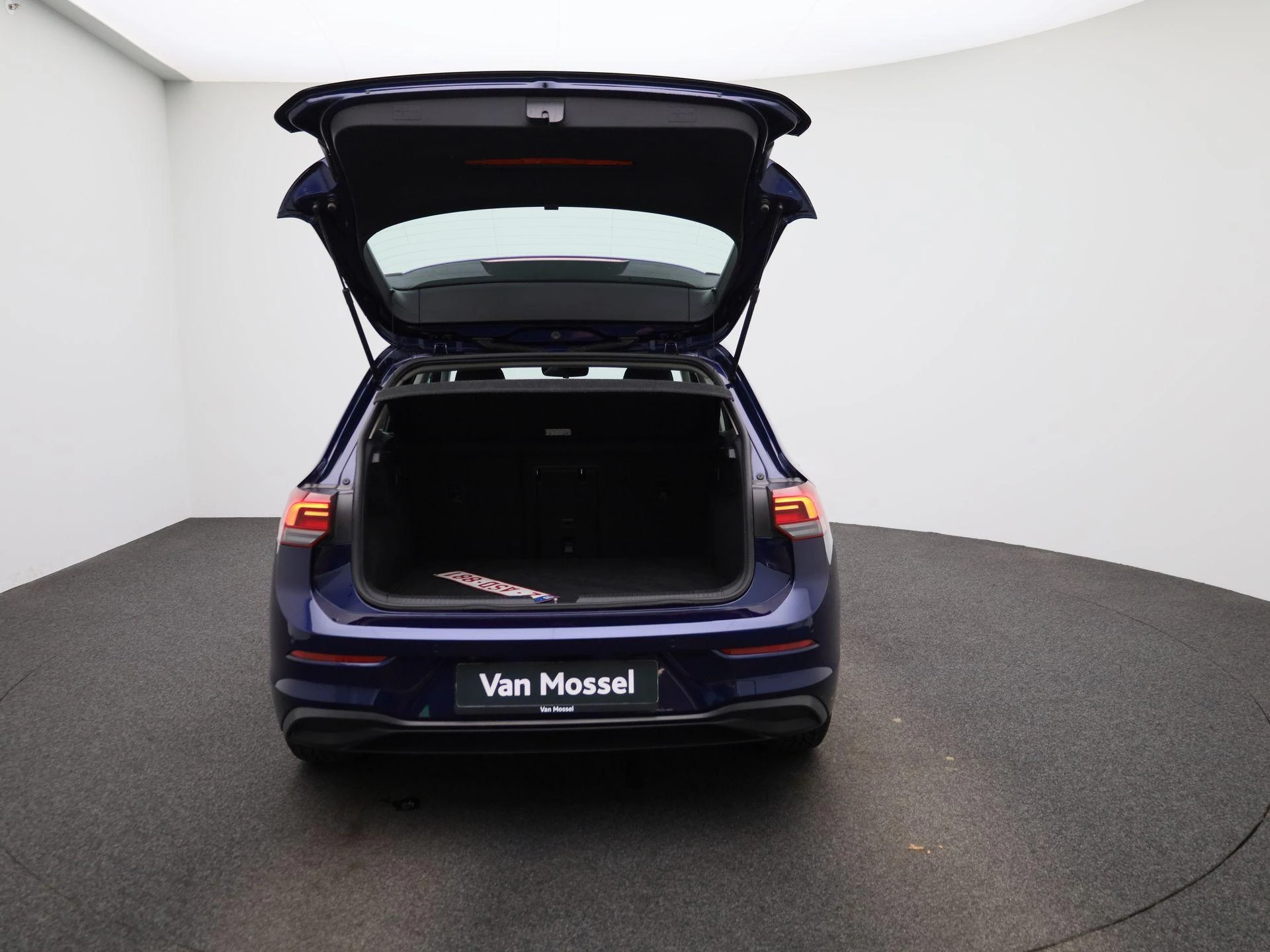 Volkswagen-Golf-image-10