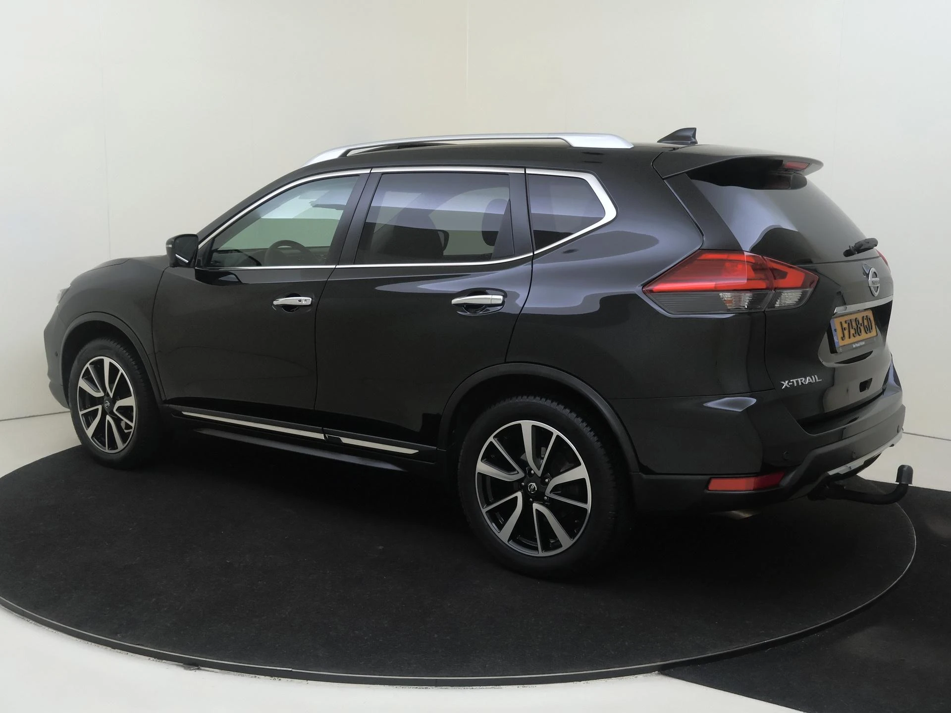 Nissan-X-Trail-image-2