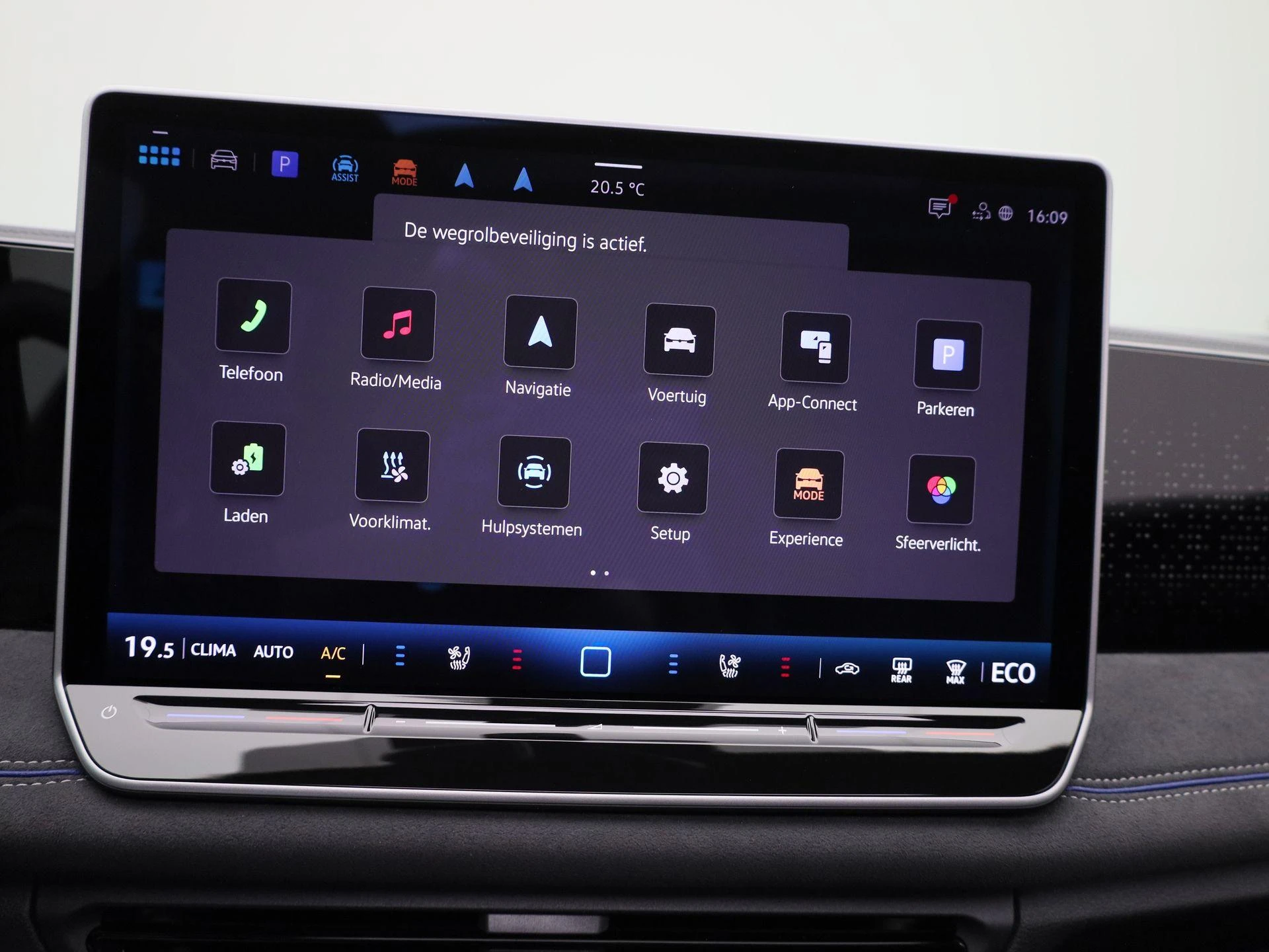 Volkswagen-Tiguan-image-28