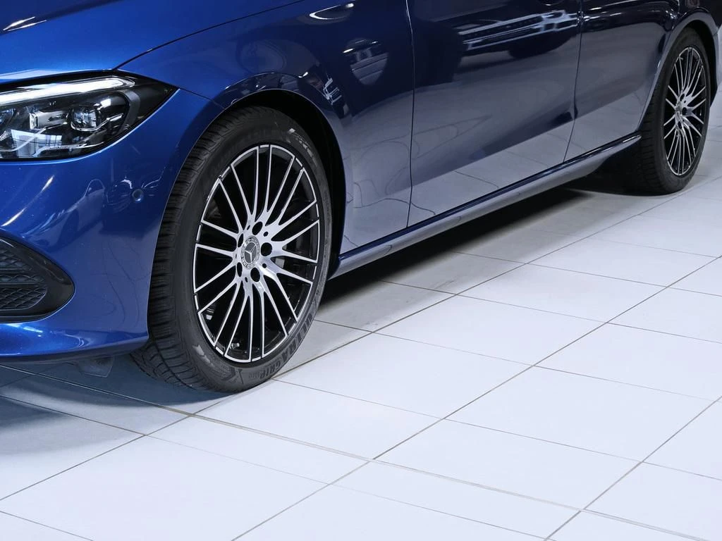 Mercedes-Benz-C-Klasse 300-image-6