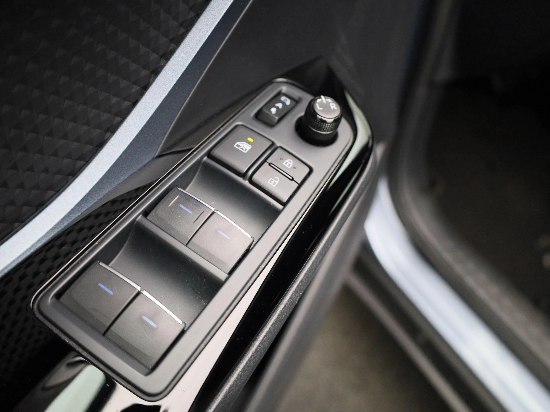 Toyota-C-HR-image-29