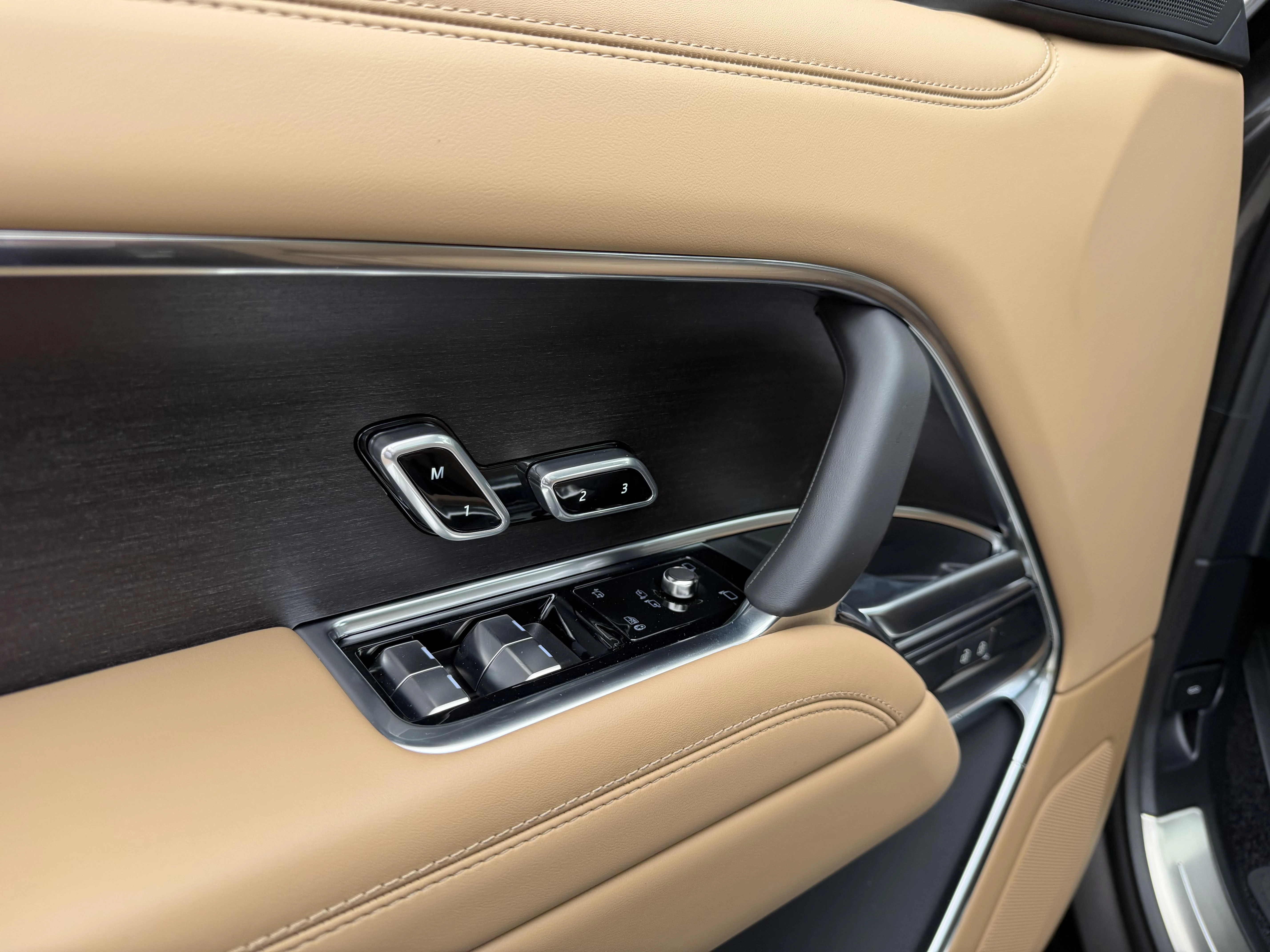 Land Rover-Range Rover-image-29