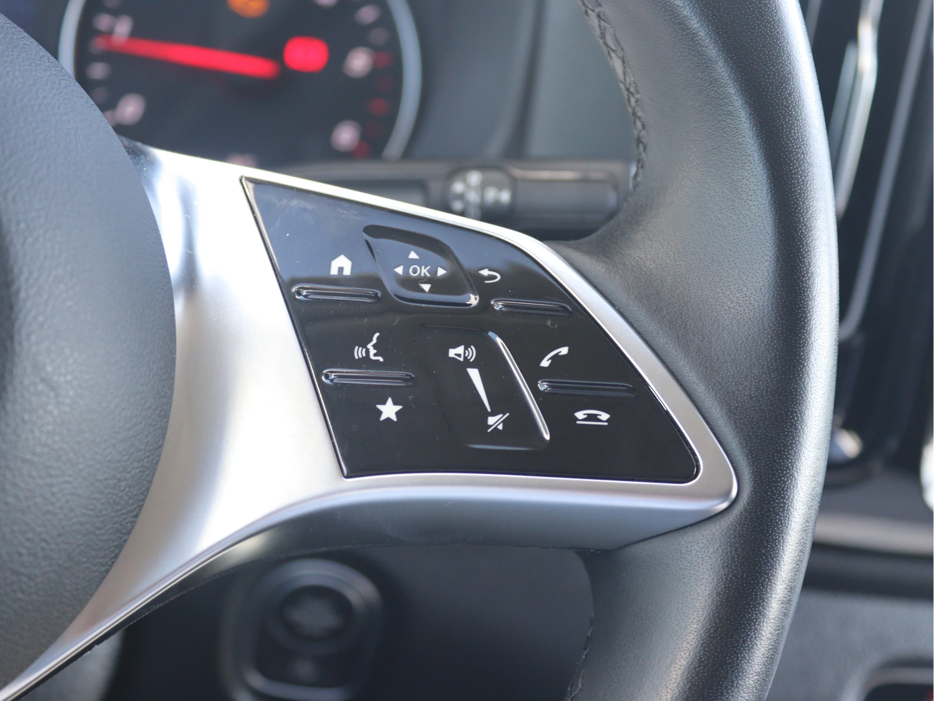 Mercedes-Benz-Vito-image-7