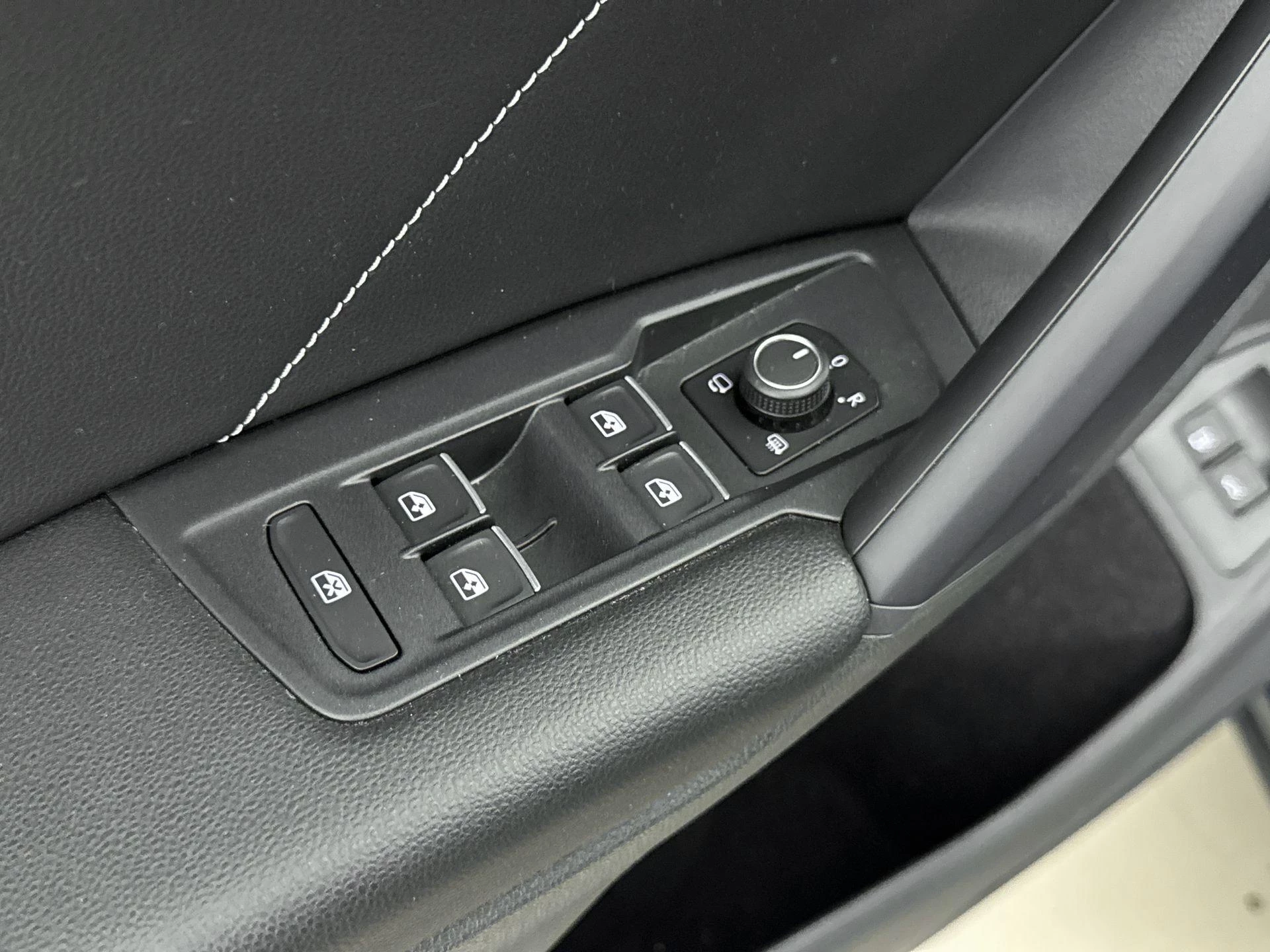 Volkswagen-Tiguan-image-19