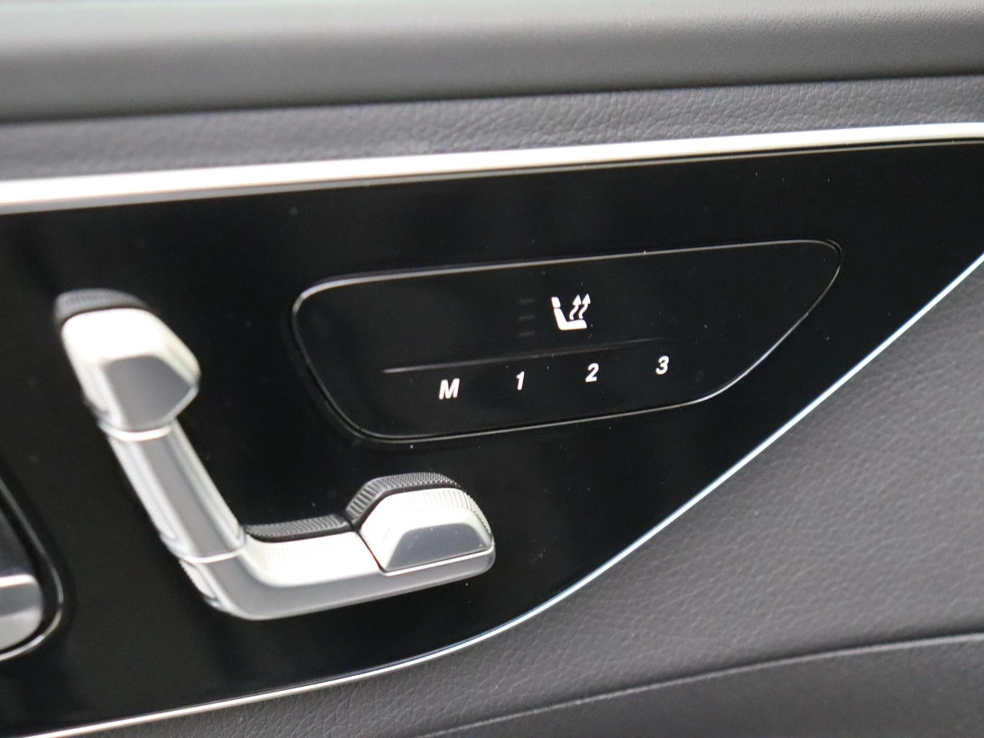 Mercedes-Benz-C-Klasse-image-25