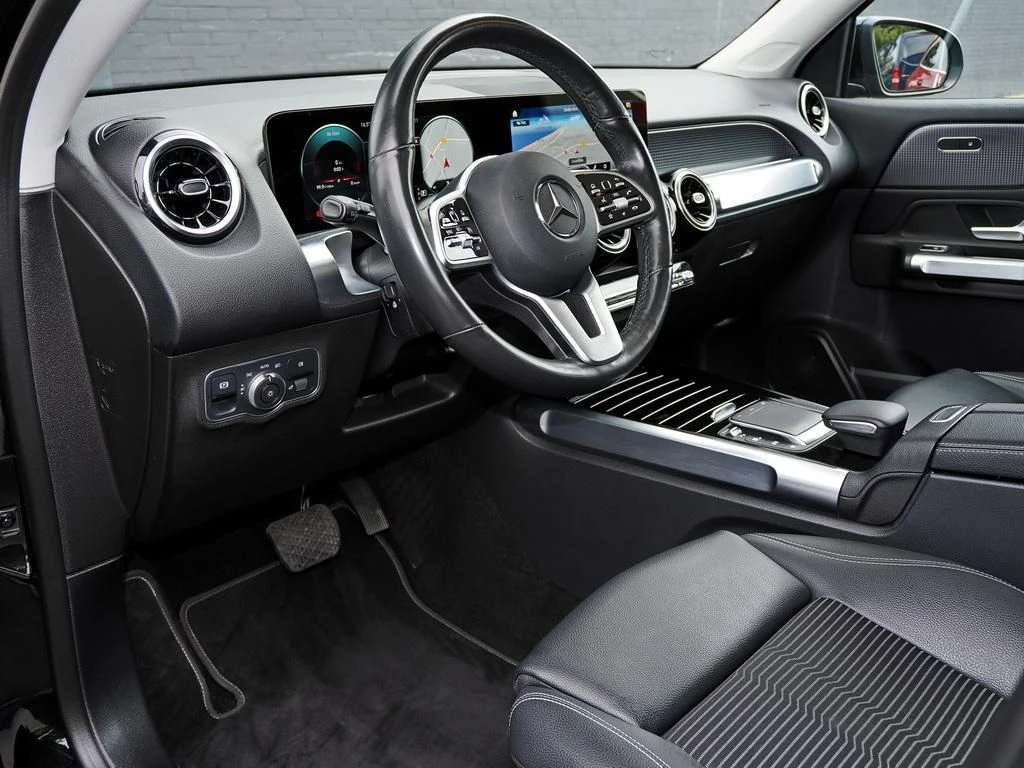 Mercedes-Benz-GLB 200 d-image-8