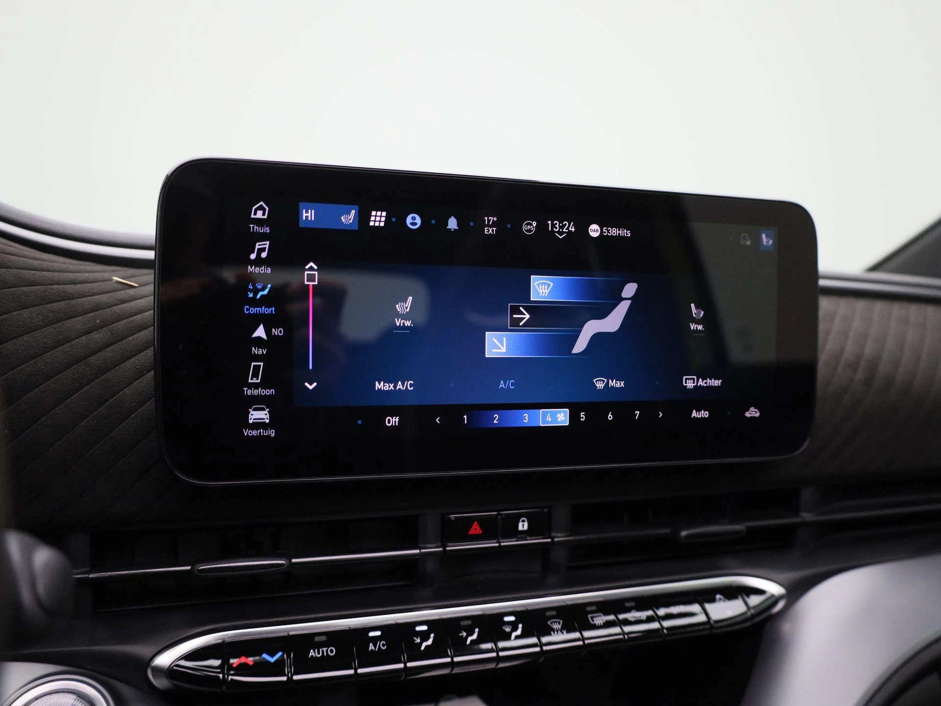 Abarth-500C-image-24