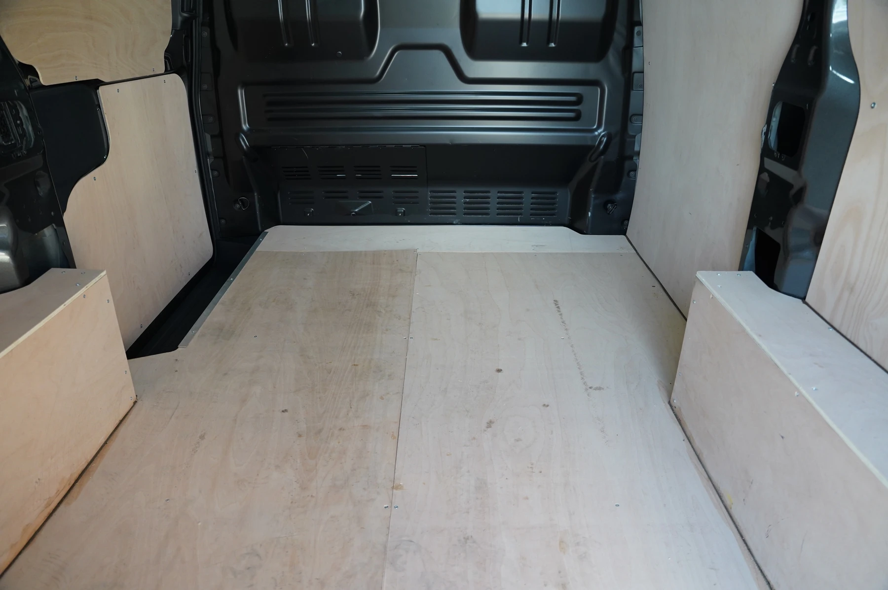 Volkswagen-Transporter-image-28