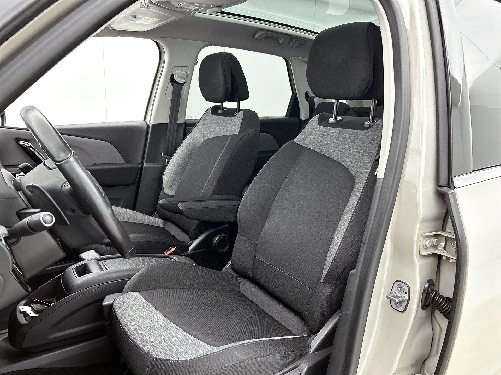 Citroën-C4 Picasso-image-31