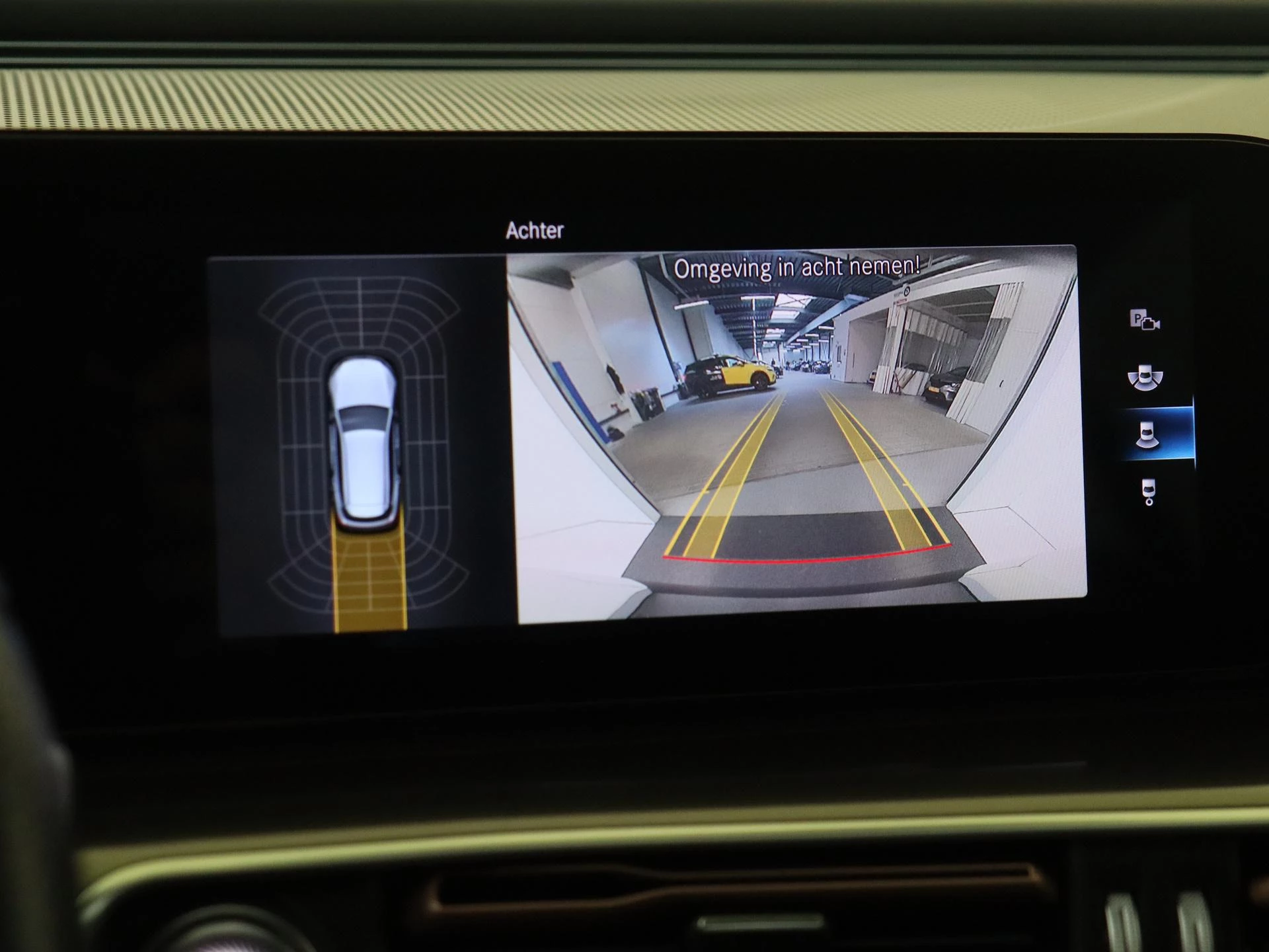 Mercedes-Benz-EQC-image-19