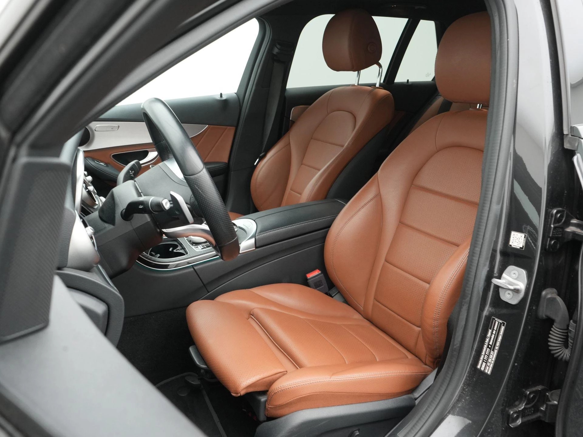 Mercedes-Benz-C-Klasse-image-8