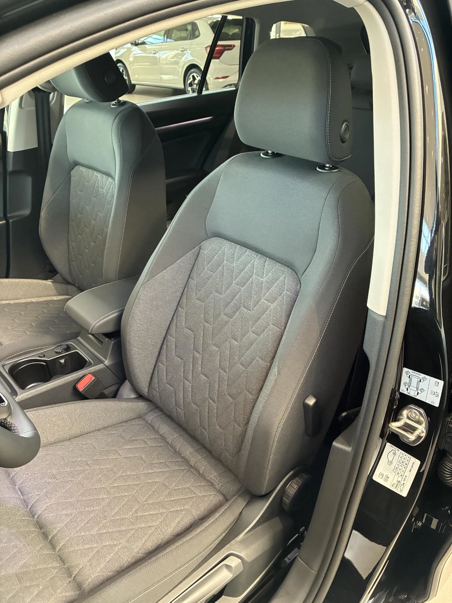 Volkswagen-Golf-image-9