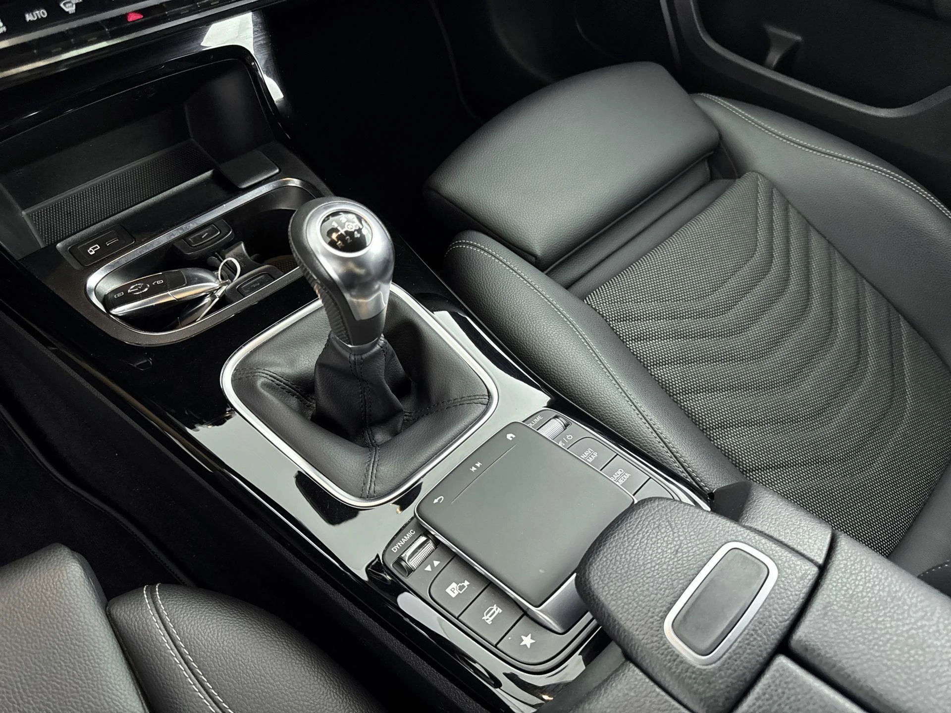 Mercedes-Benz-A-Klasse-image-13