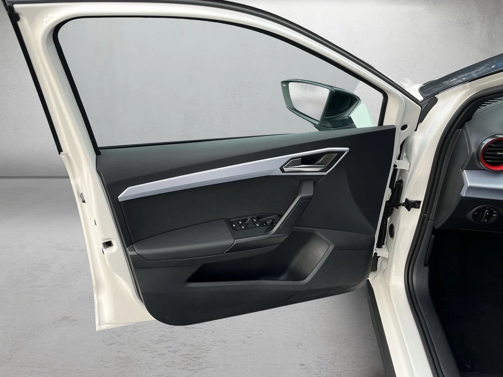 SEAT-Arona-image-5