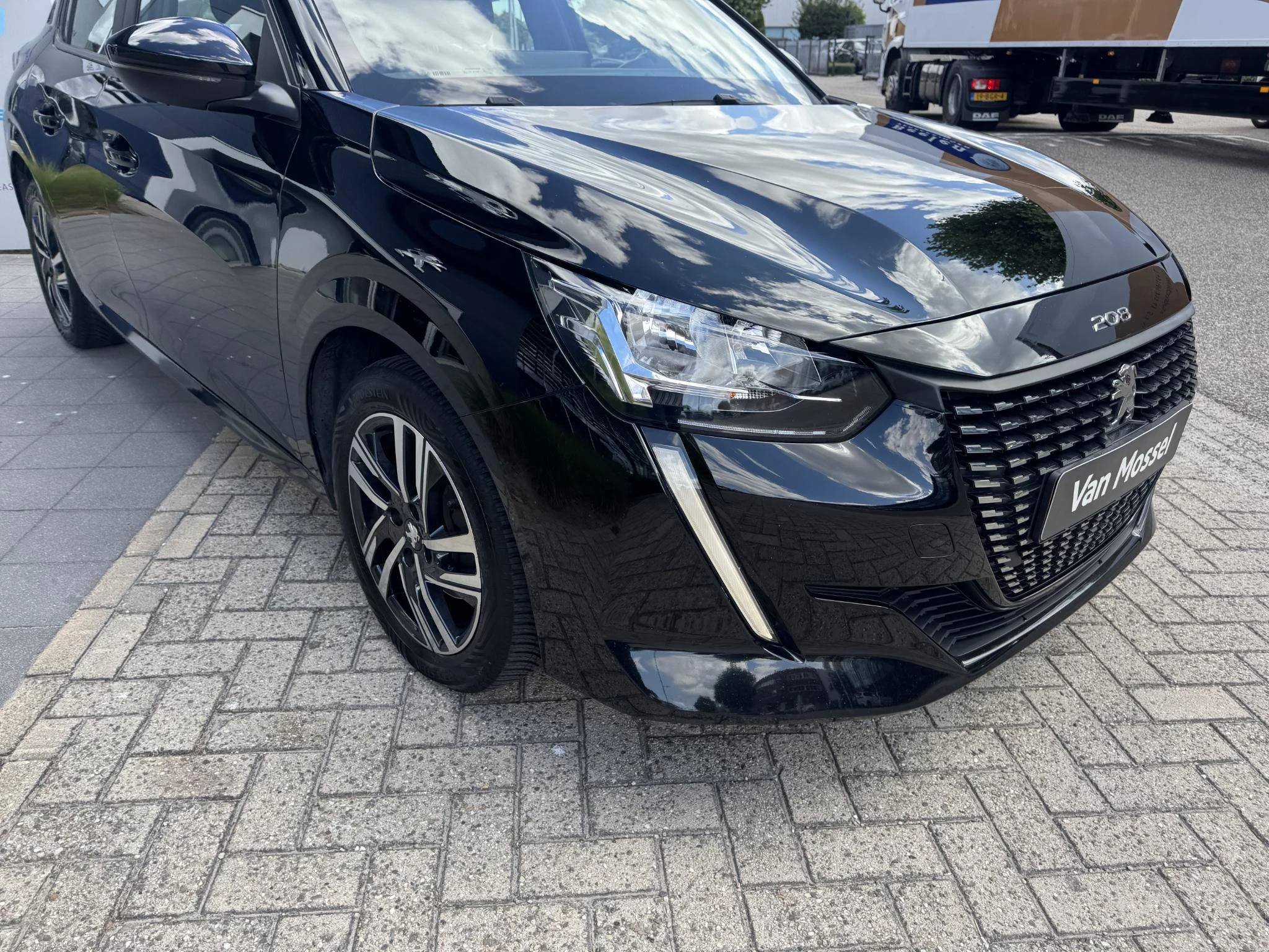 Peugeot-208-image-6