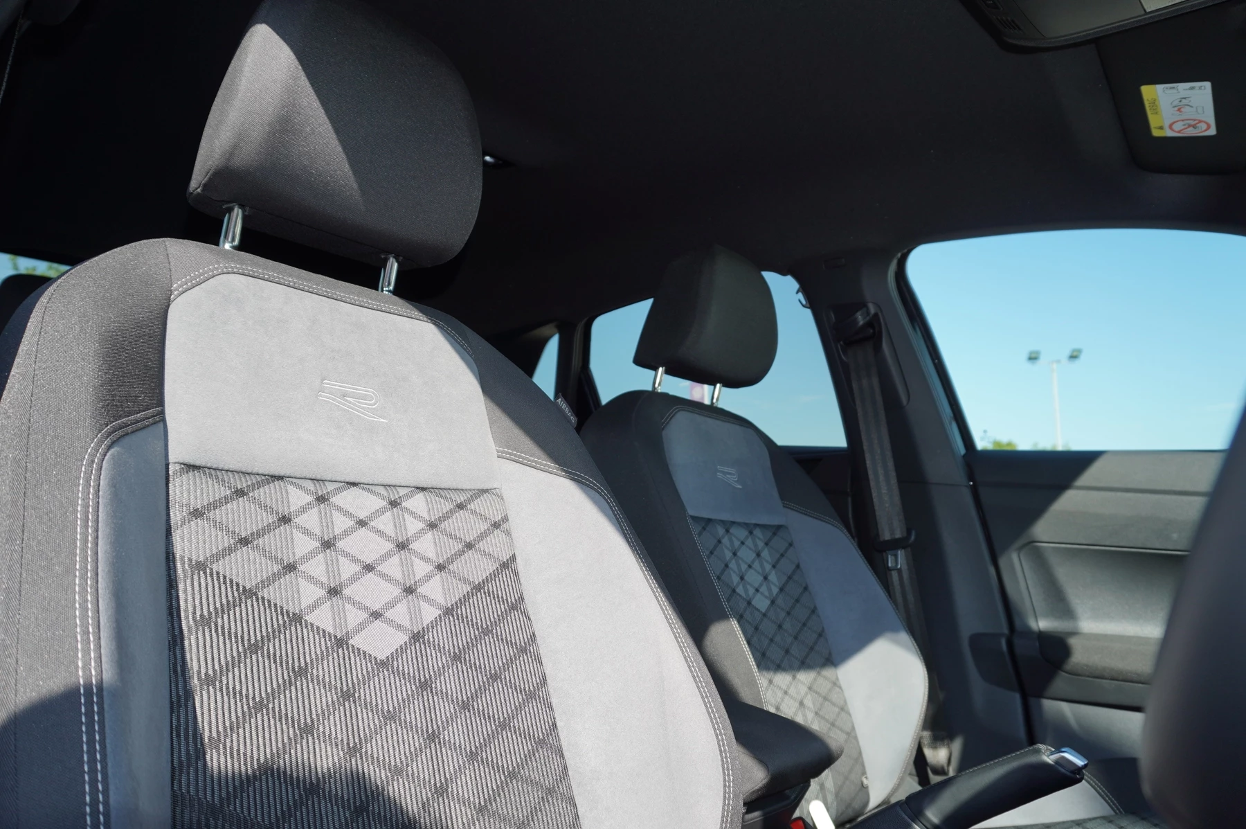Volkswagen-Polo-image-13
