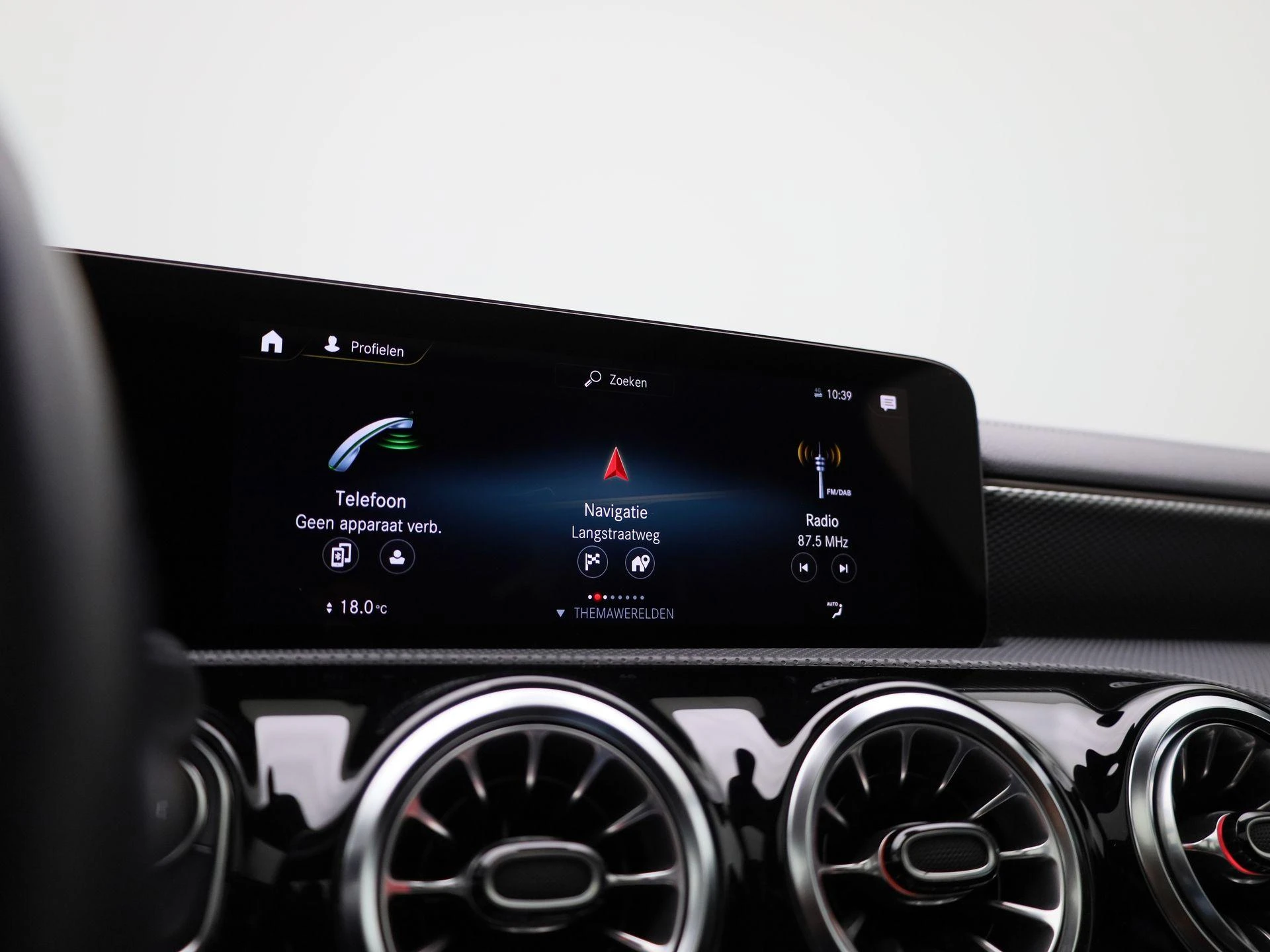 Mercedes-Benz-CLA-image-15