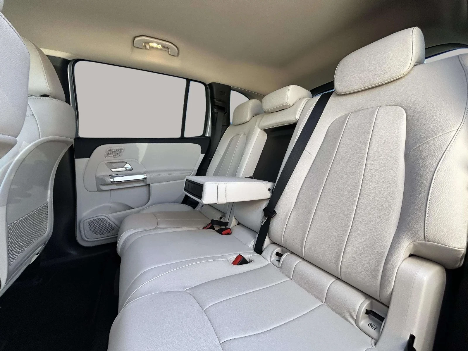 Mercedes-Benz-EQB-image-15