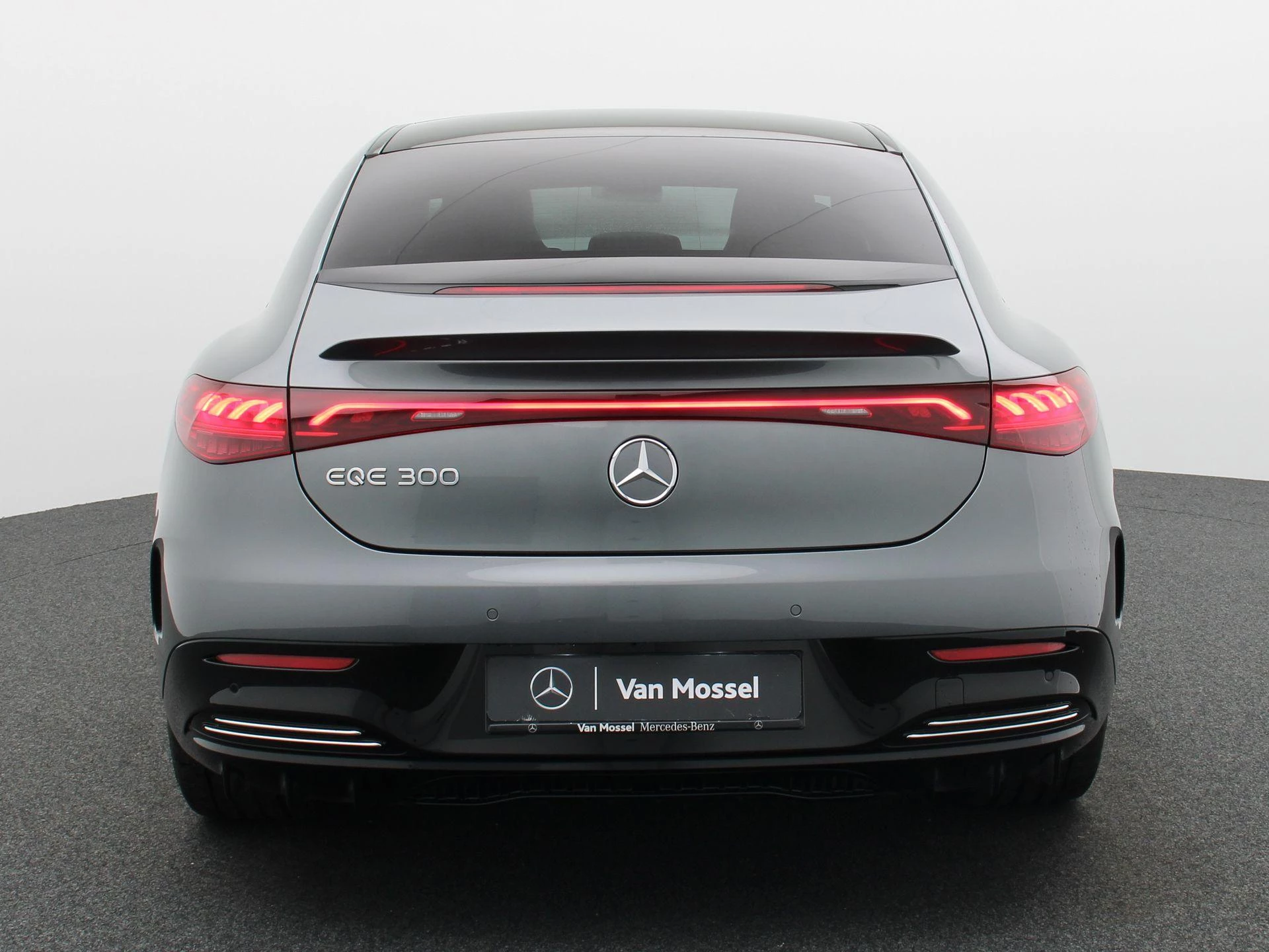 Mercedes-Benz-EQE-image-4