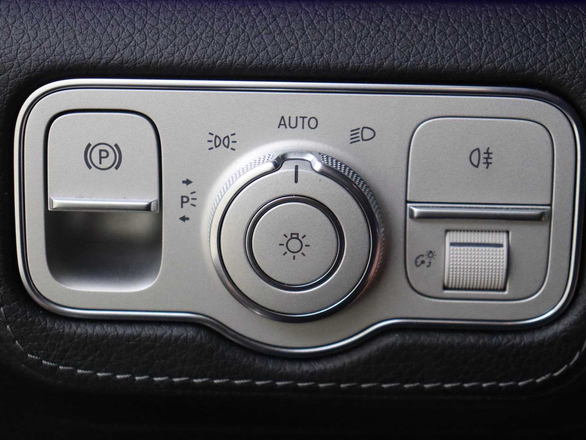 Mercedes-Benz-GLE-image-23