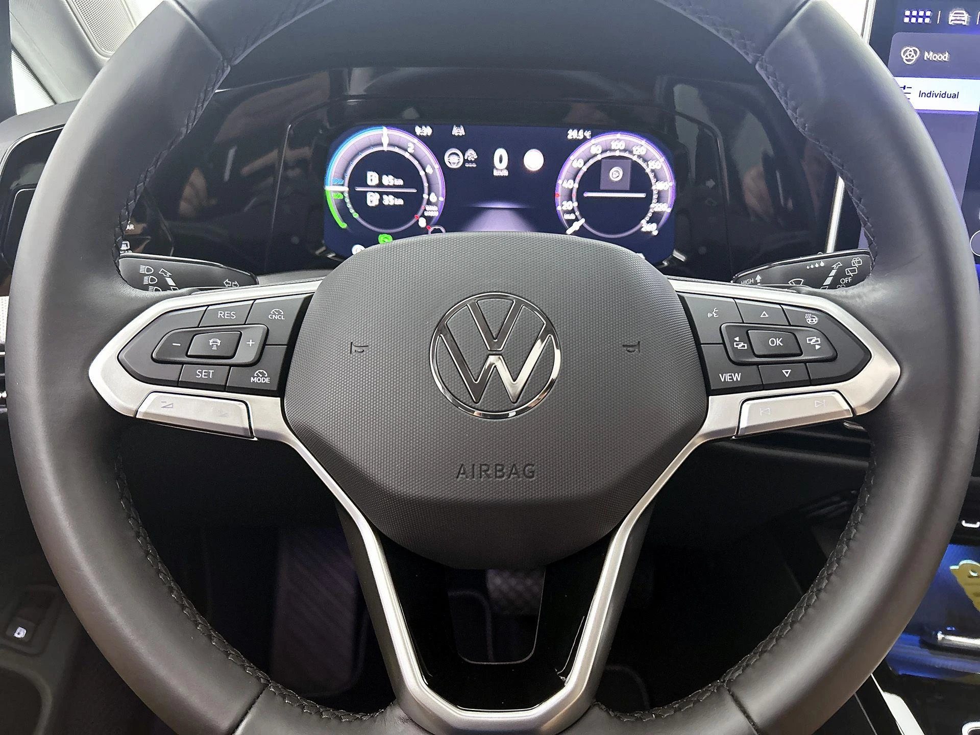 Volkswagen-Golf-image-47