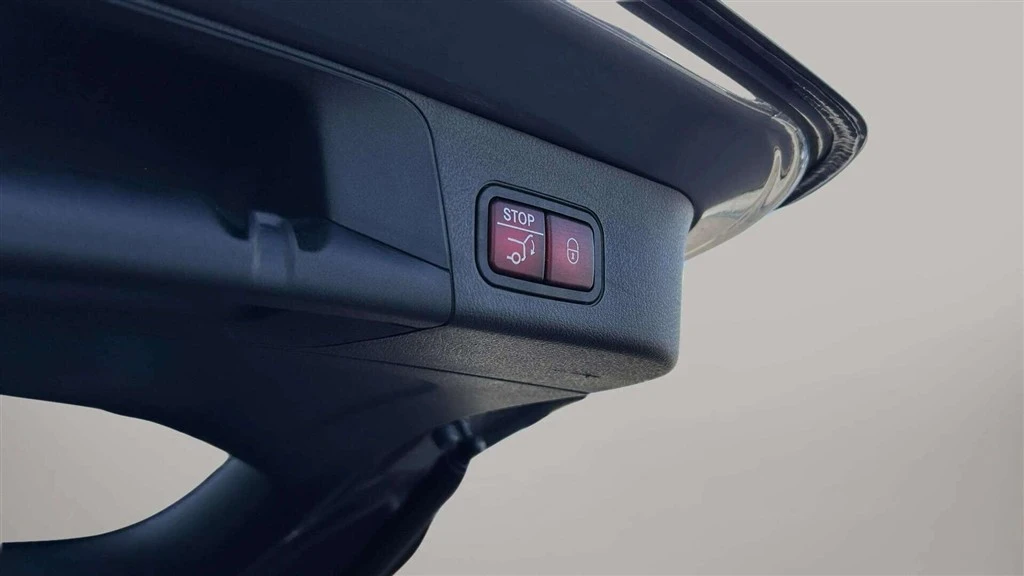 Mercedes-Benz-EQB-image-23