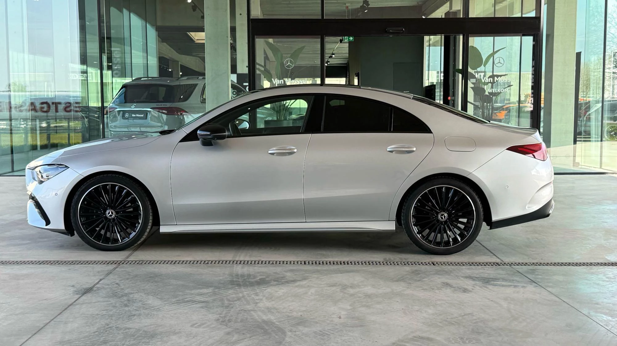 Mercedes-Benz CLA 200 Star Edition + AMG + PANORAMISCH DAK + TREKHAAK + KEY LESS +