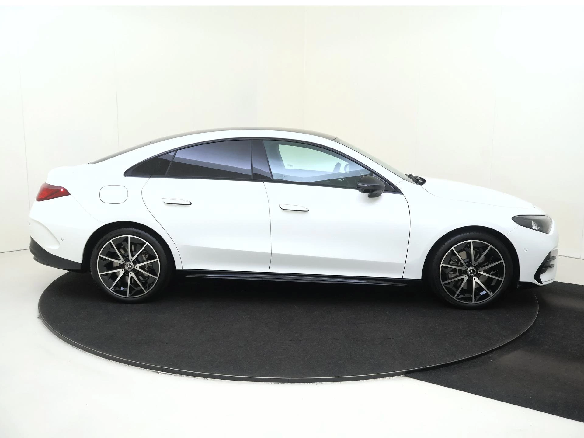 Mercedes-Benz-CLA-image-9