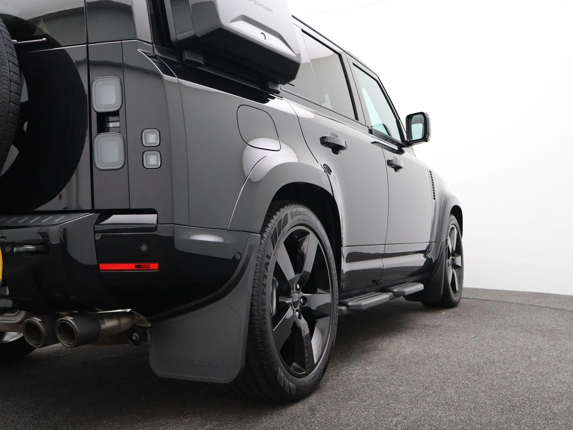 Land Rover Defender 110 2.0 P300e 110 X-Dynamic HSE