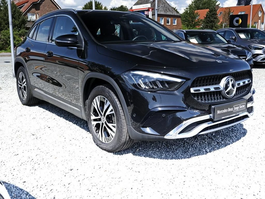 Mercedes-Benz-GLA 200 d-image-4