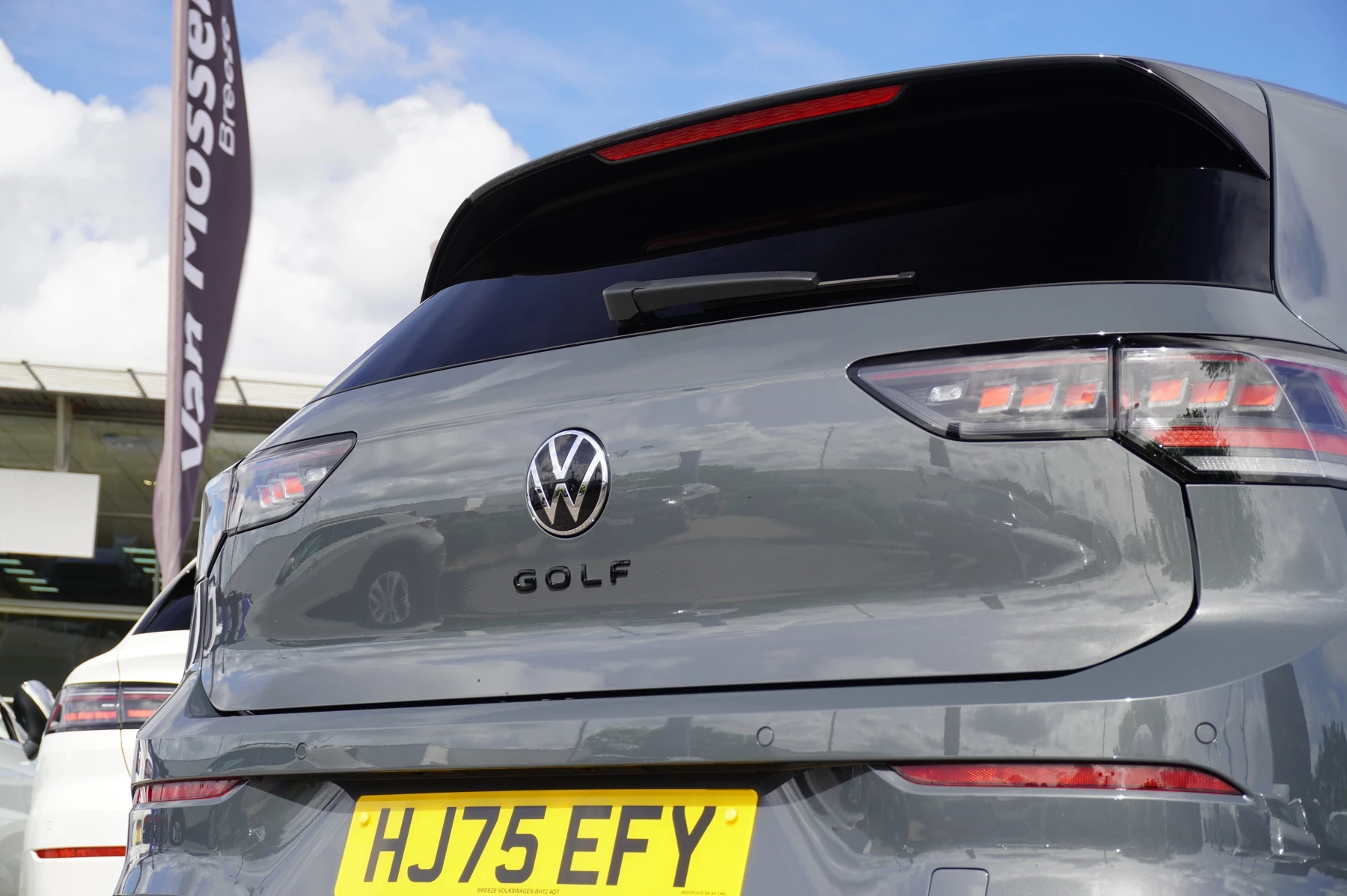 Volkswagen-Golf-image-39