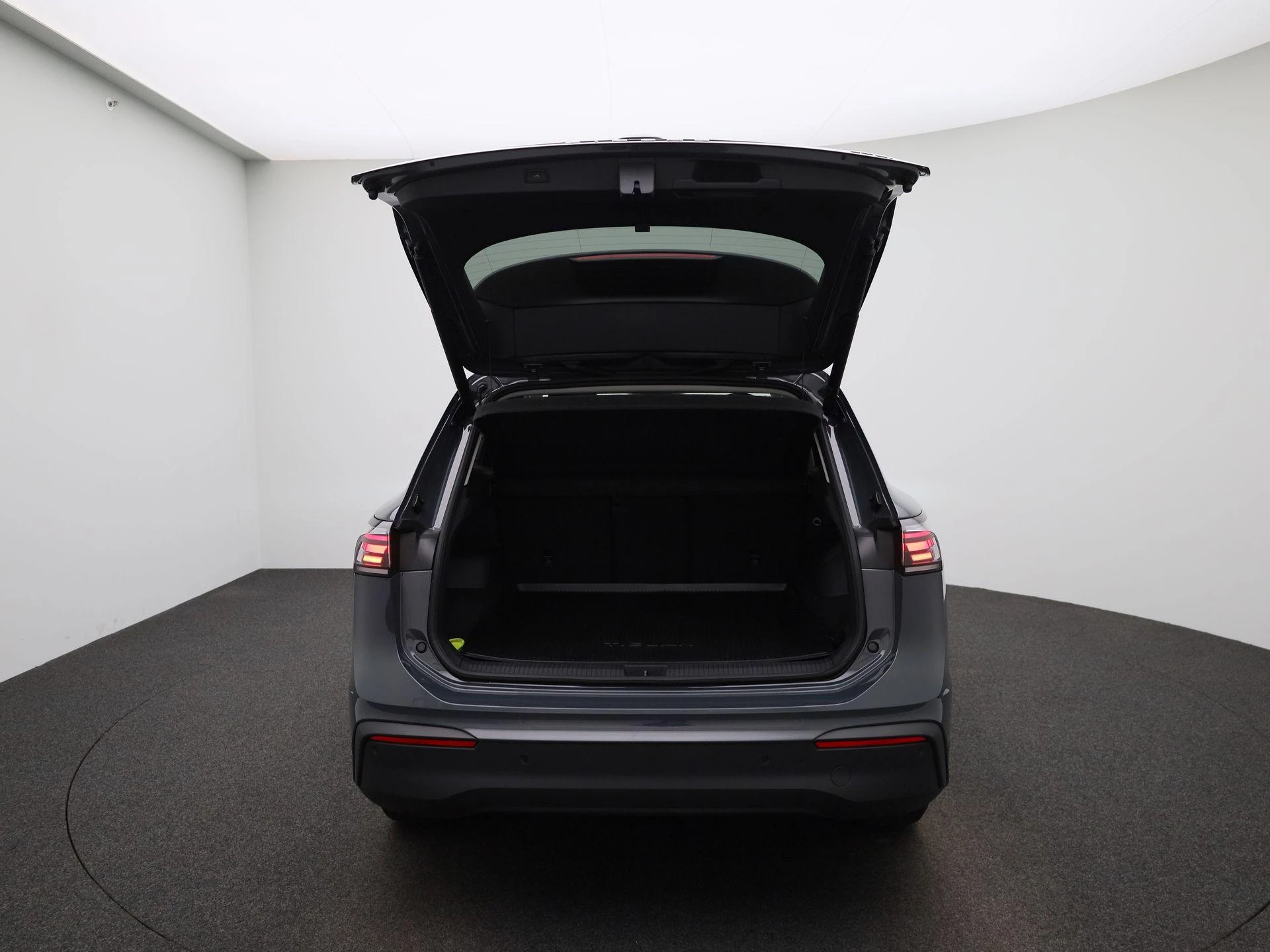 Volkswagen-Tiguan-image-10