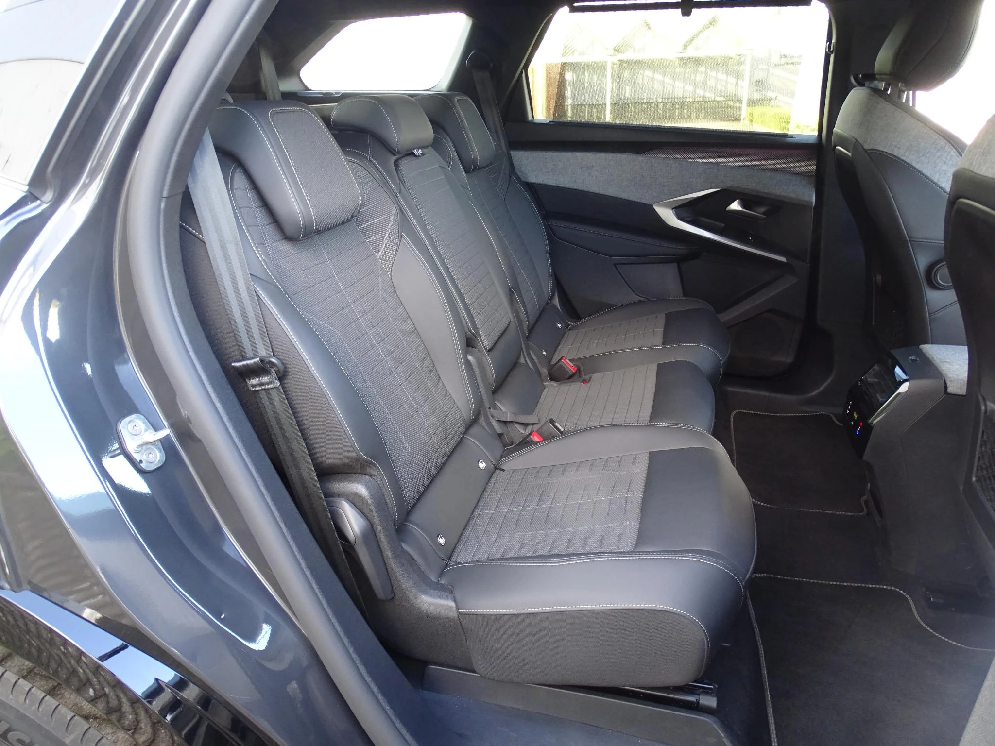 Peugeot-e-5008-image-15