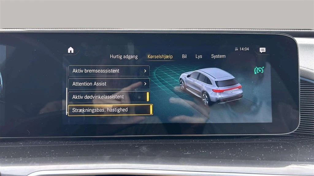 Mercedes-Benz-EQC-image-24